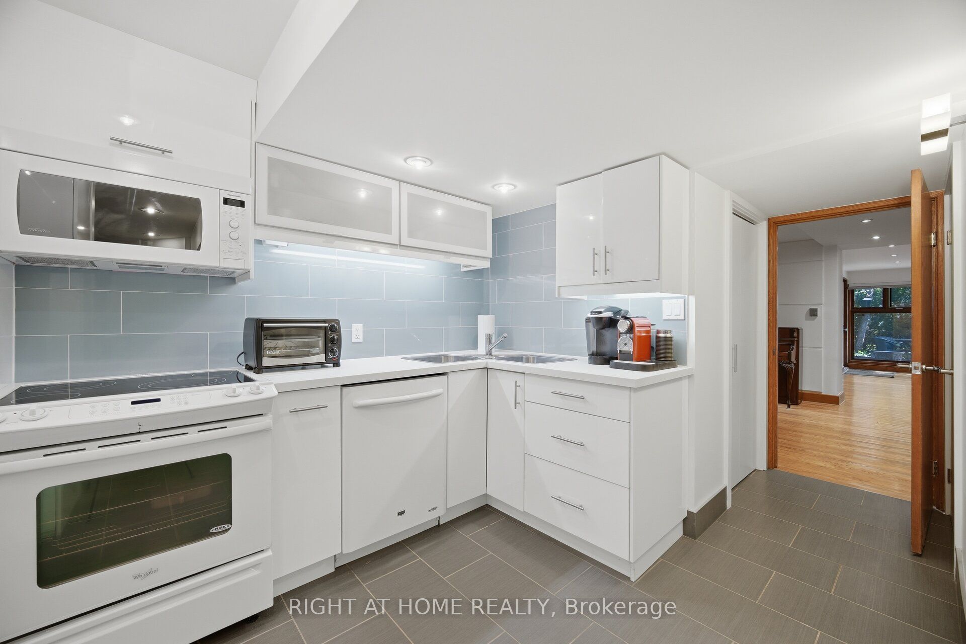 9 Saguenay Avenue Property Photo 43