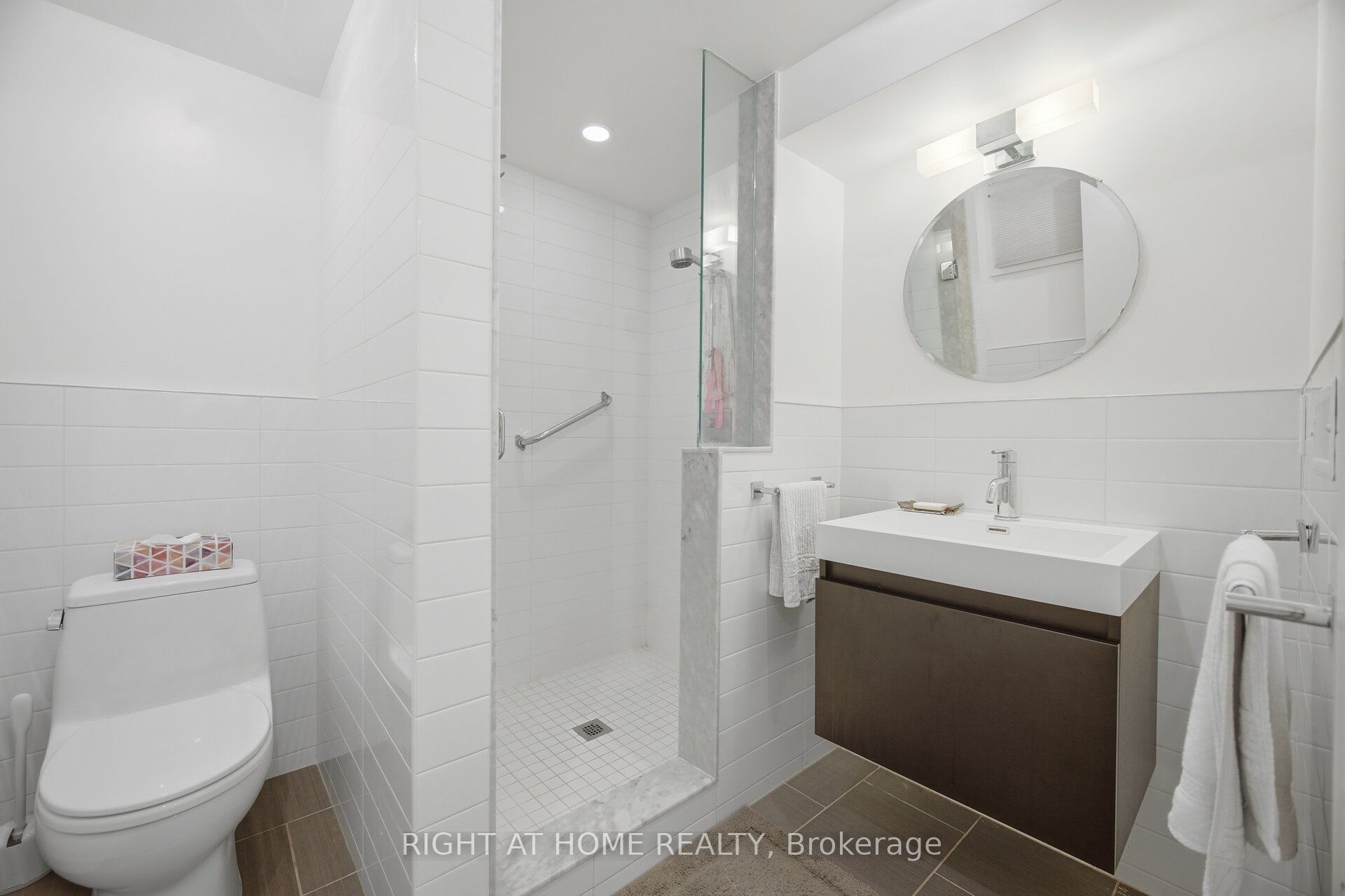 9 Saguenay Avenue Property Photo 45