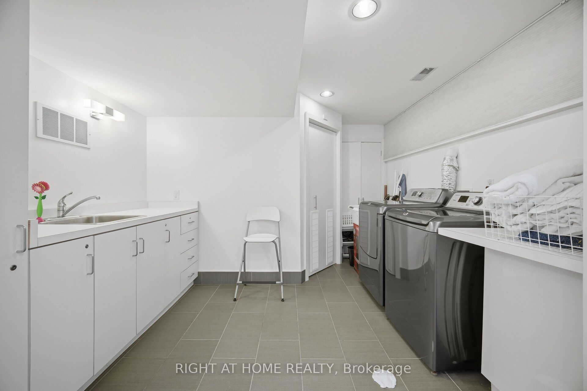 9 Saguenay Avenue Property Photo 46