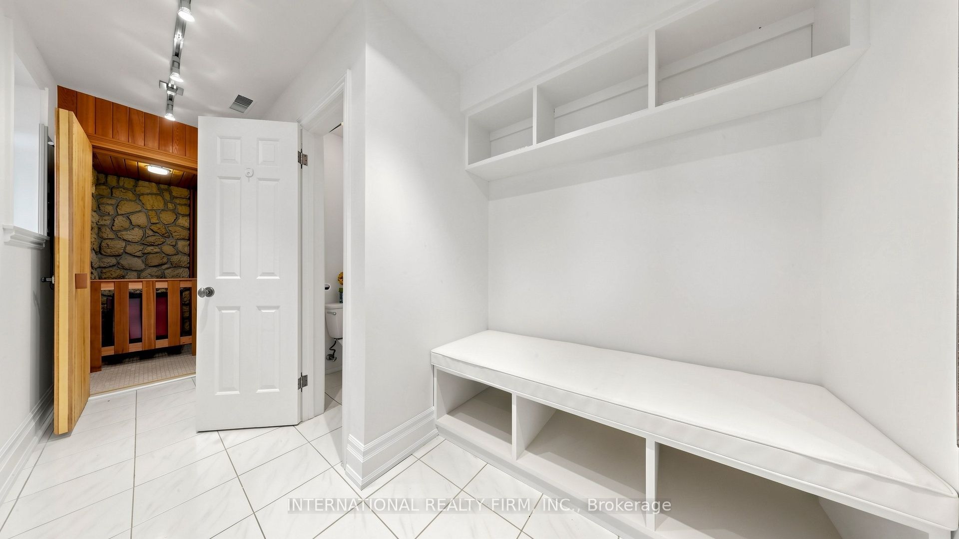 6 Penwood Crescent Property Photo 28