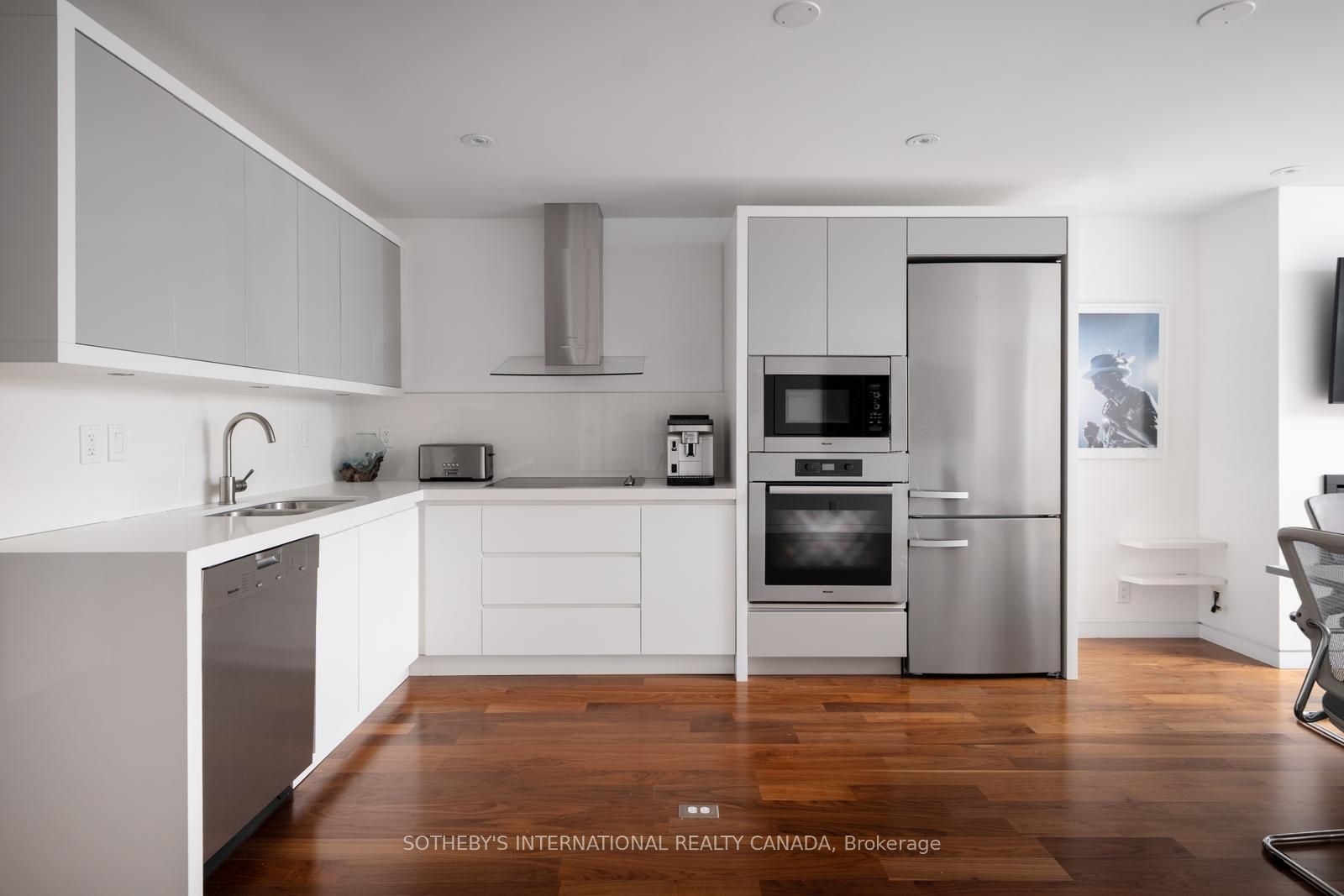 101 Scollard Street Second Floor Property Photo 6