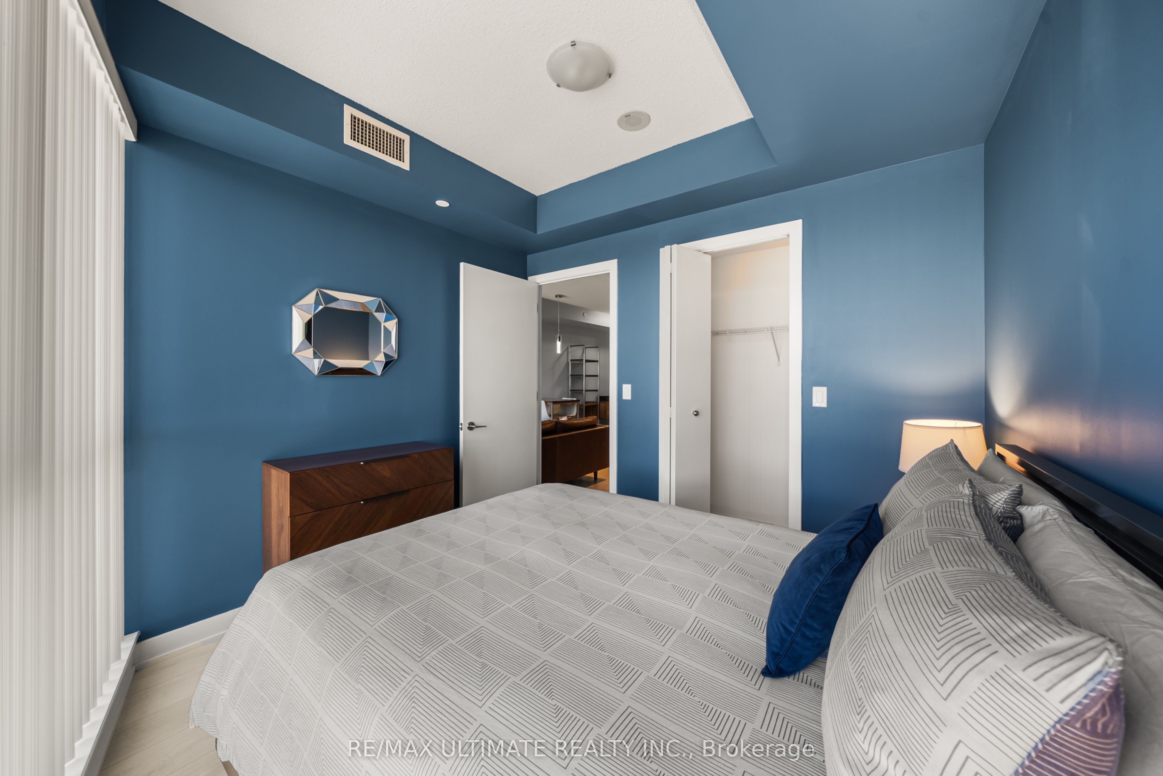 50 Bruyeres Mews 1001 Property Photo 11