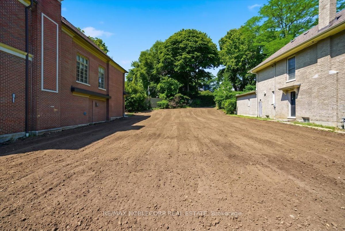180 Dunvegan Road Property Photo 7