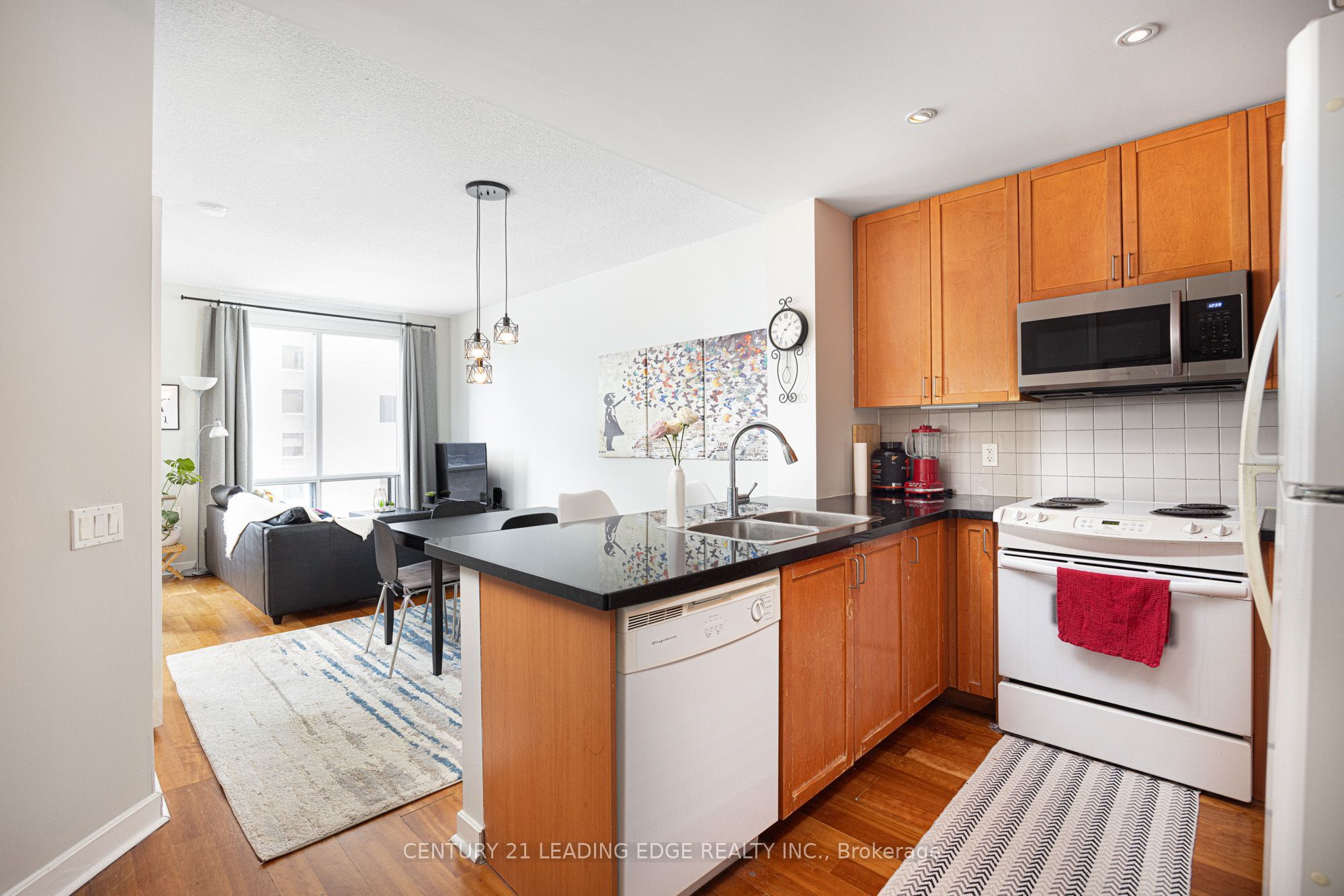 85 Bloor Street E 1413 Property Photo 3