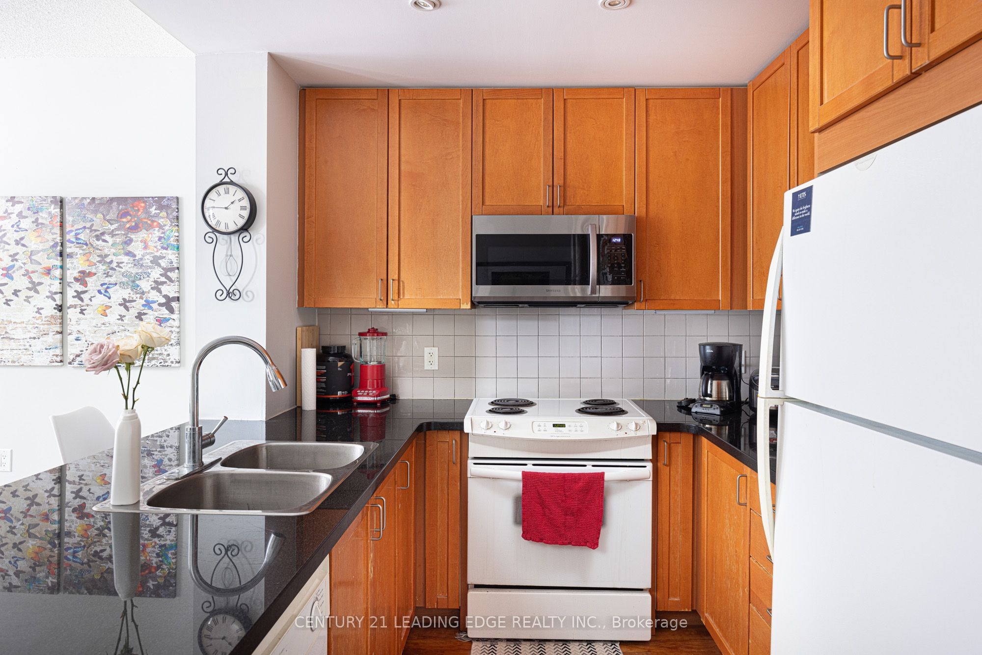 85 Bloor Street E 1413 Property Photo 13