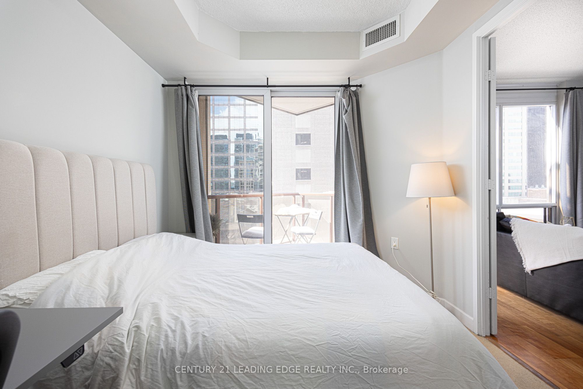 85 Bloor Street E 1413 Property Photo 17