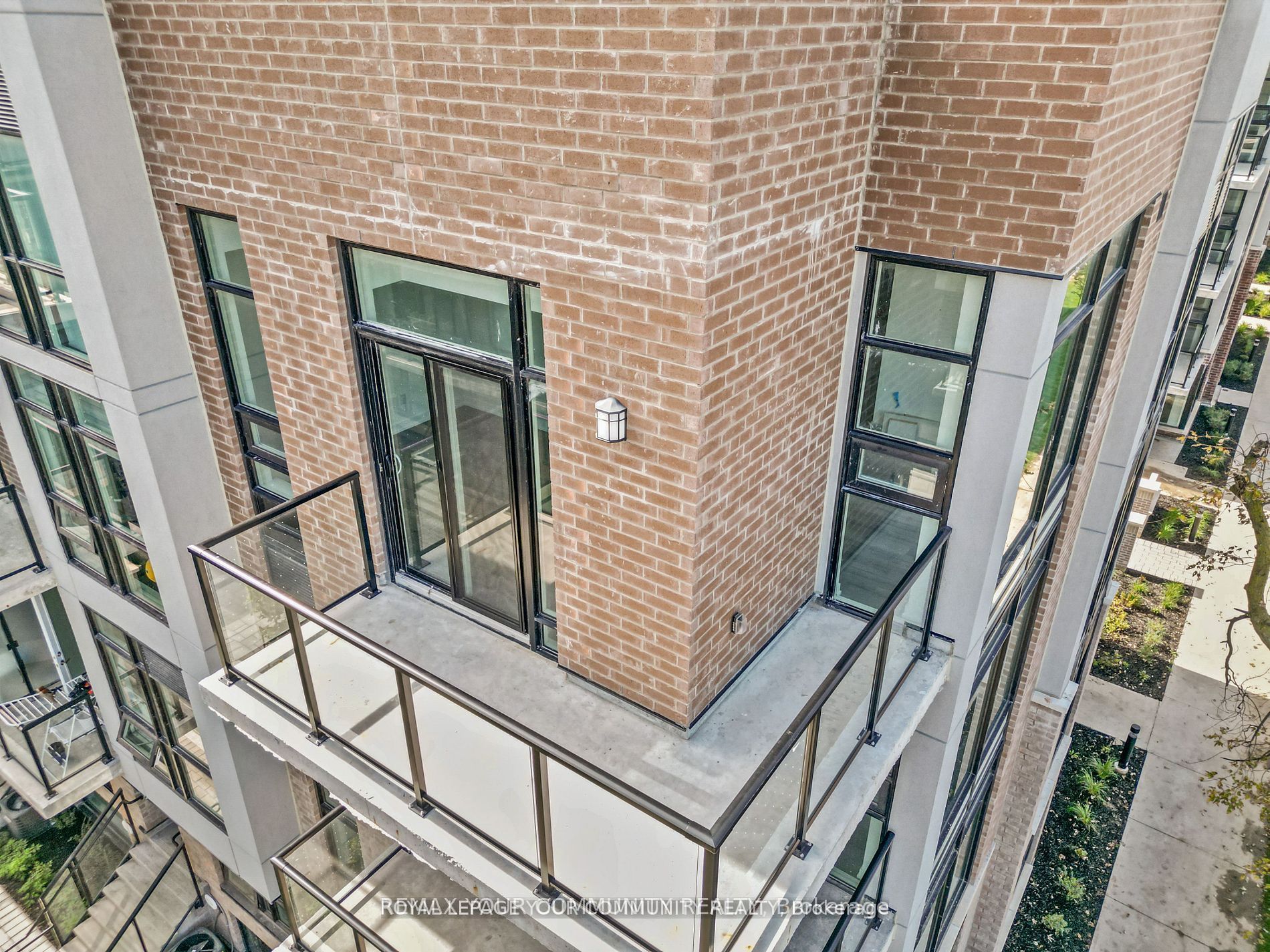 11-851 Sheppard Avenue 3rd Property Photo 3