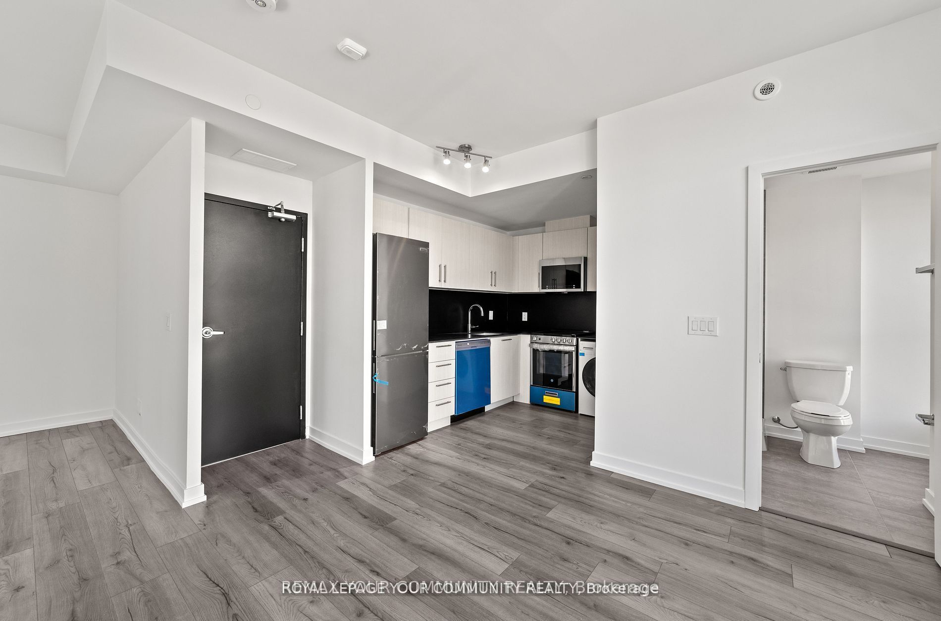11-851 Sheppard Avenue 3rd Property Photo 8