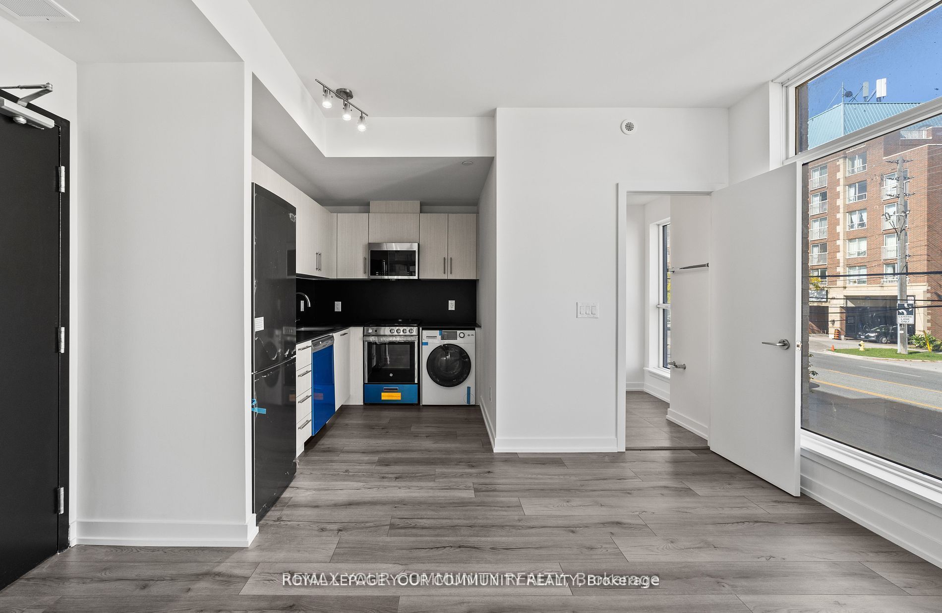 11-851 Sheppard Avenue 3rd Property Photo 9