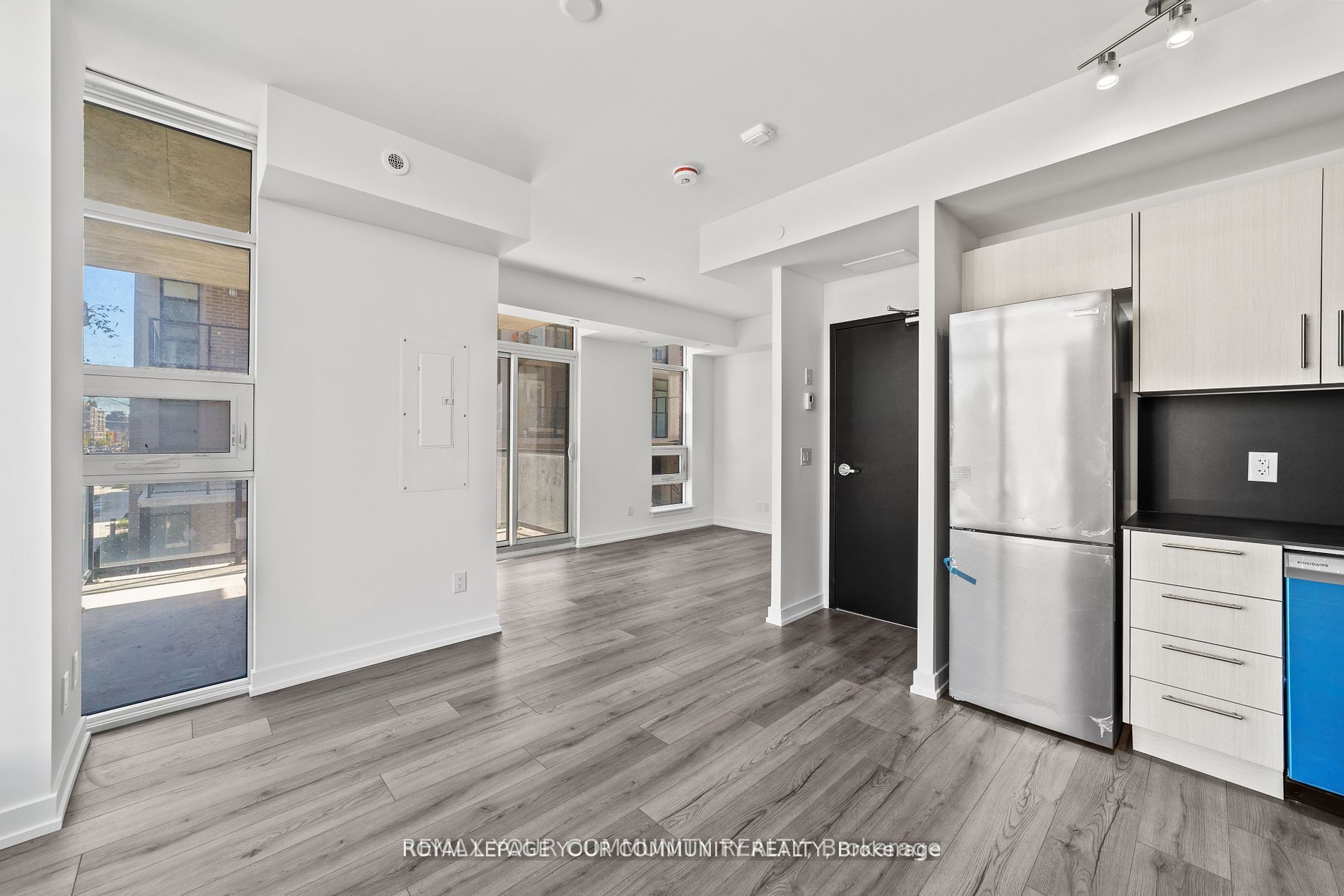 11-851 Sheppard Avenue 3rd Property Photo 11