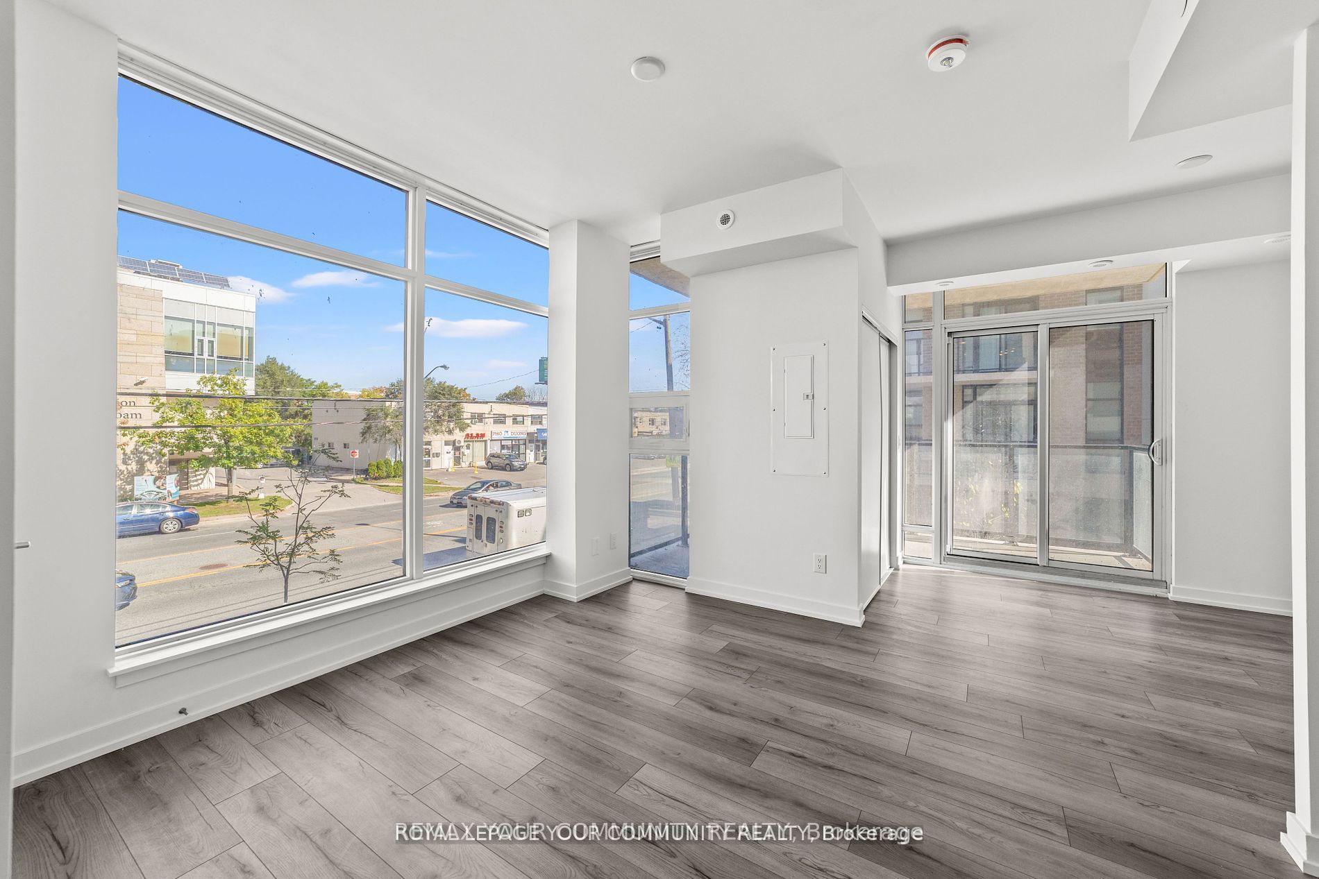 11-851 Sheppard Avenue 3rd Property Photo 12