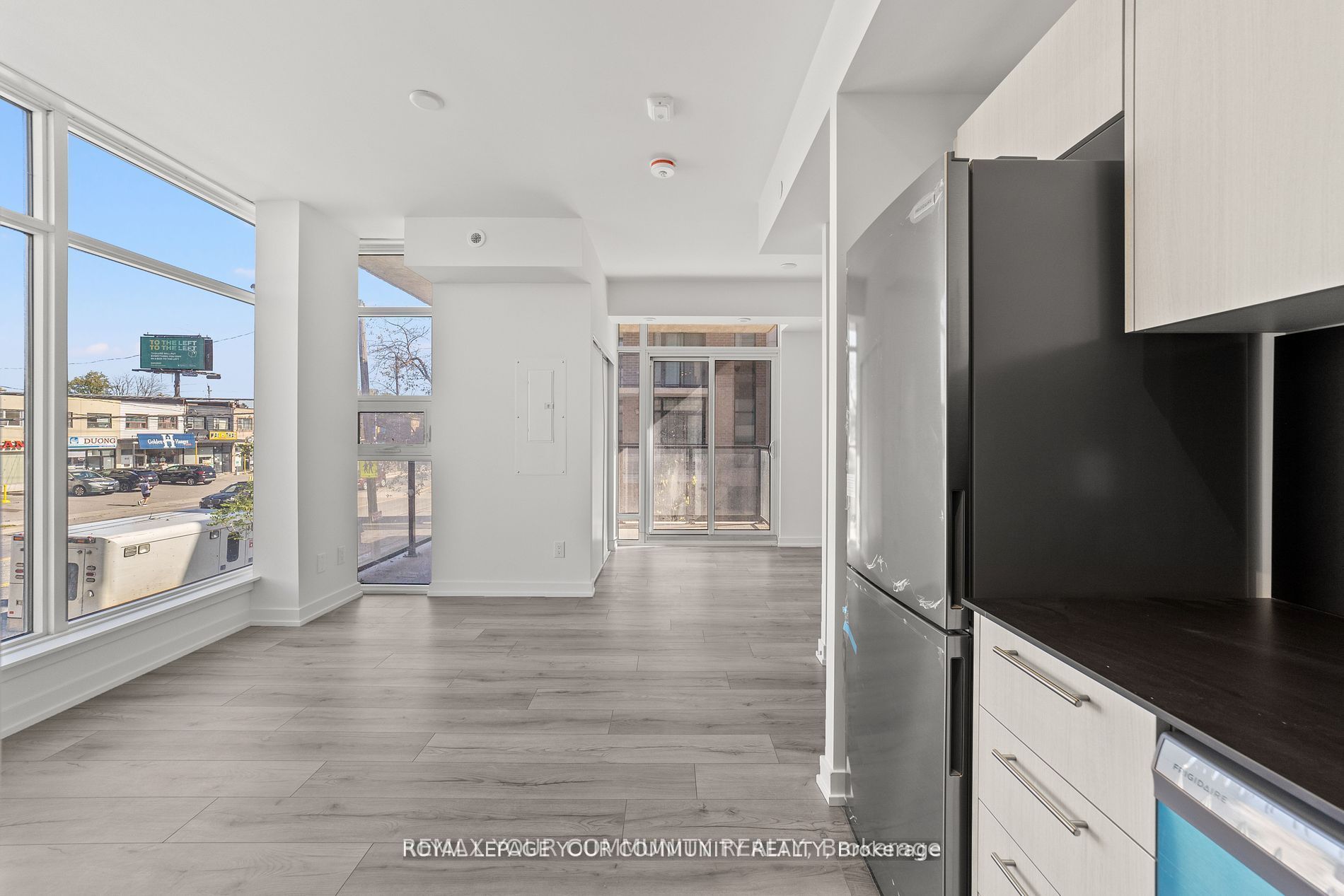 11-851 Sheppard Avenue 3rd Property Photo 14