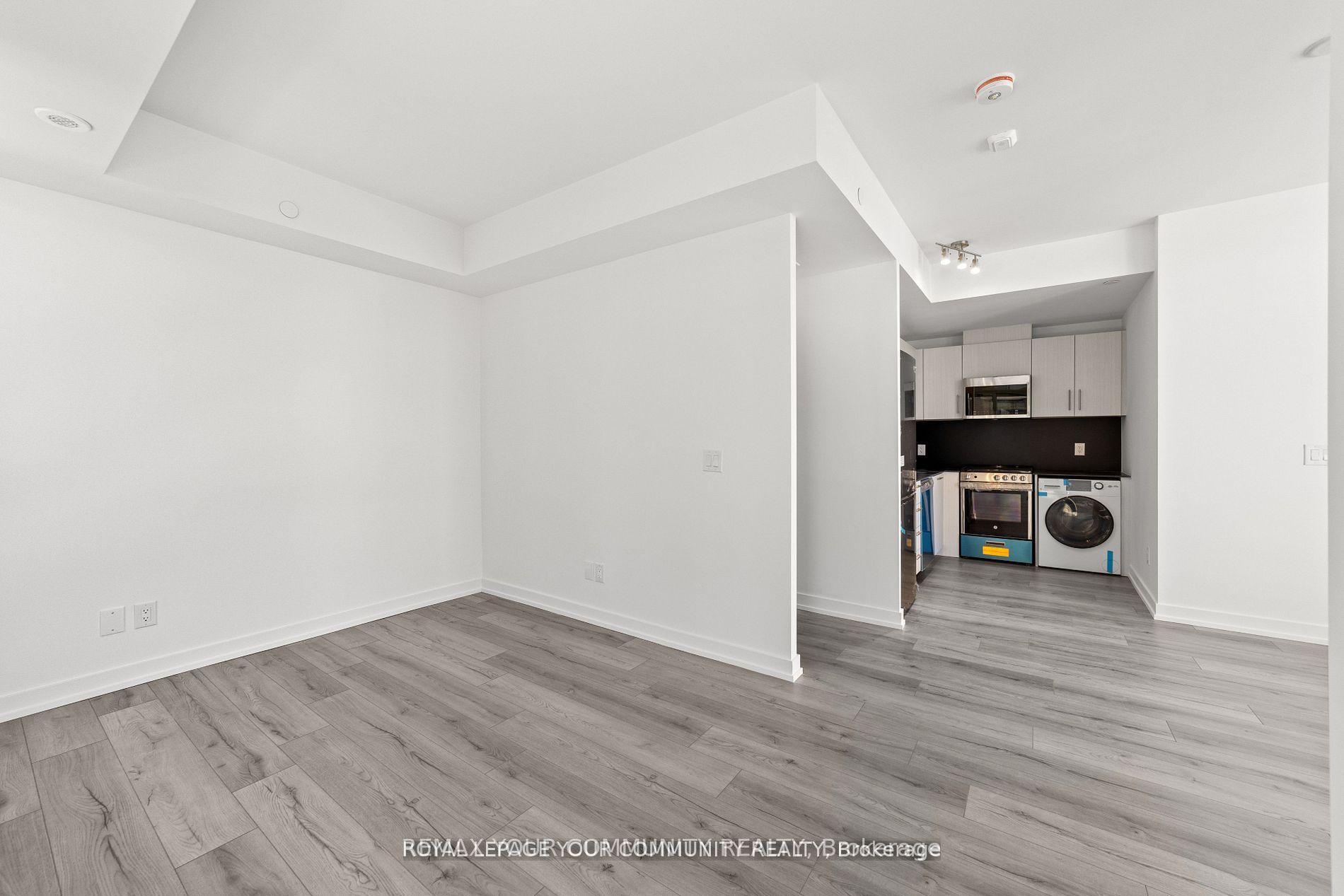 11-851 Sheppard Avenue 3rd Property Photo 15
