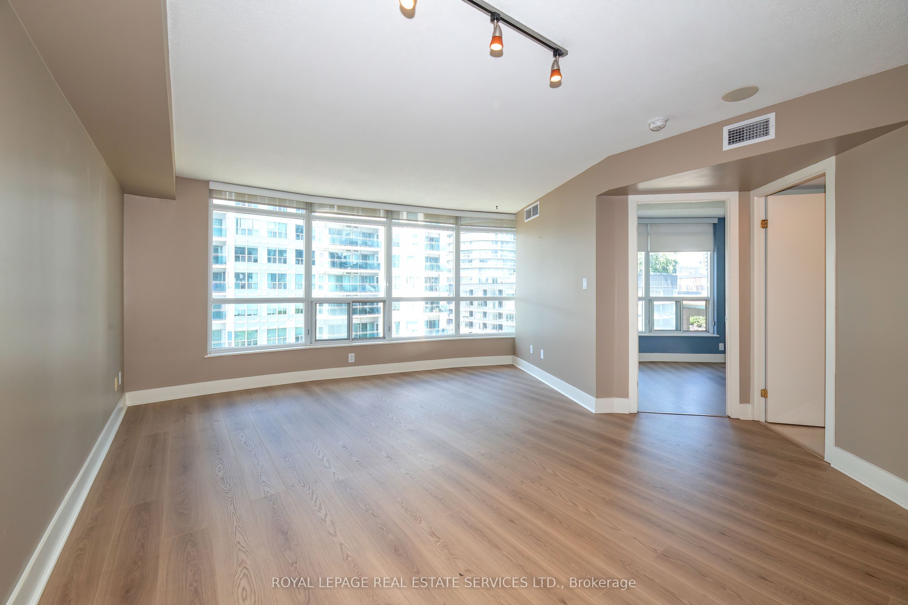 550 Queens Quay W 707 Property Photo 4