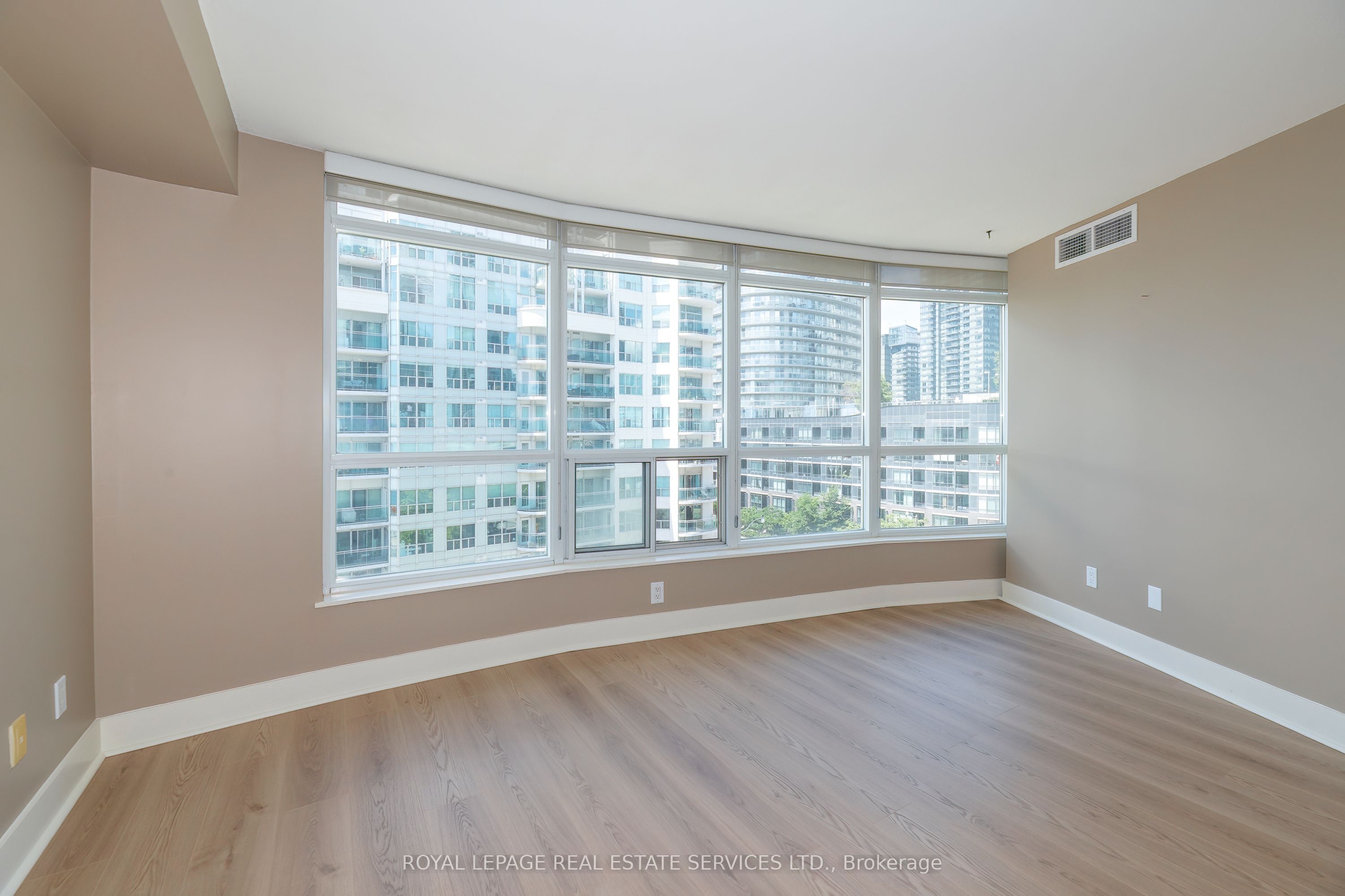 550 Queens Quay W 707 Property Photo 6