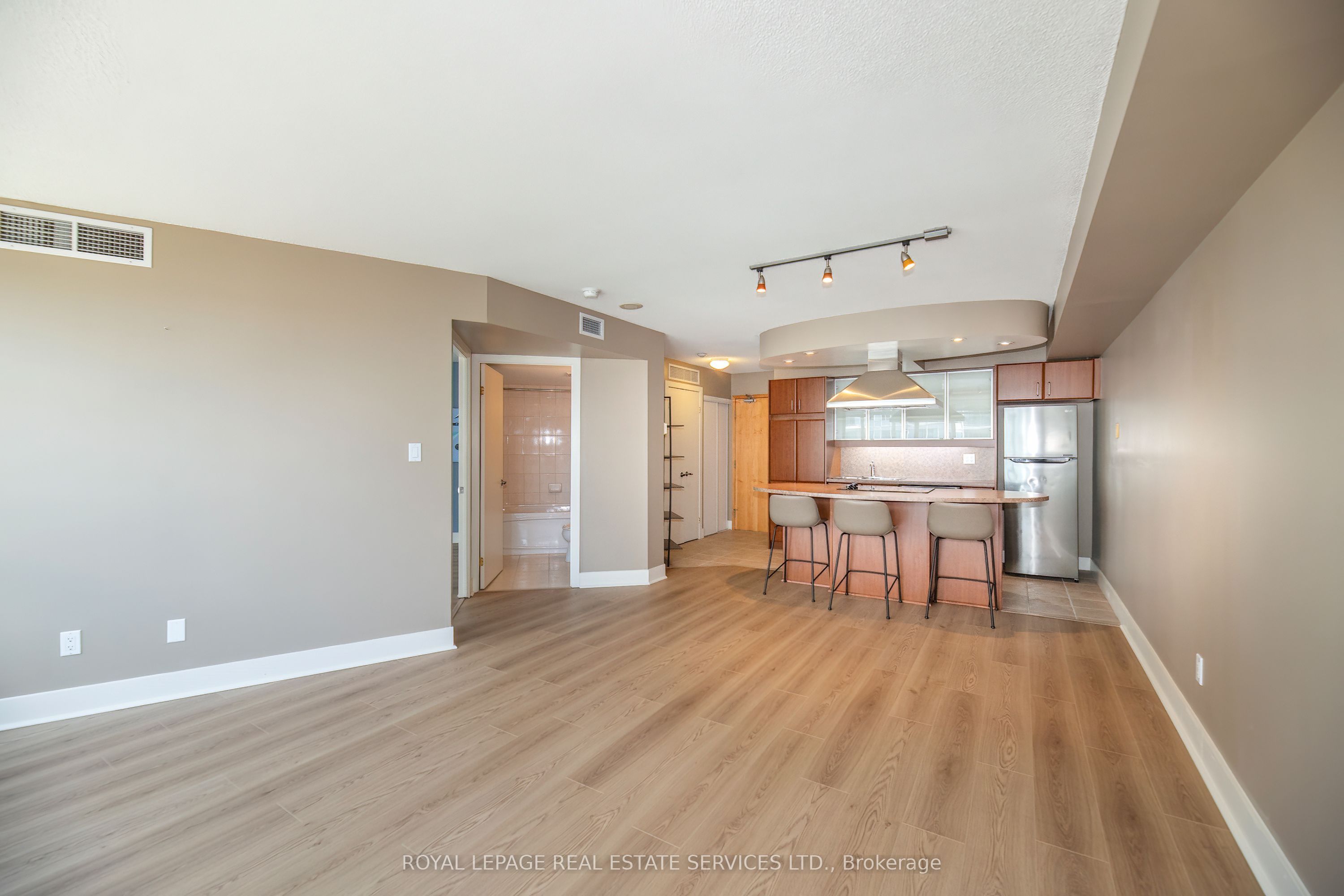 550 Queens Quay W 707 Property Photo 7