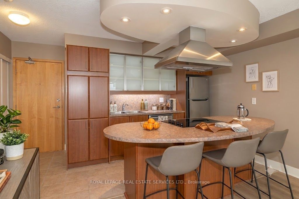 550 Queens Quay W 707 Property Photo 8