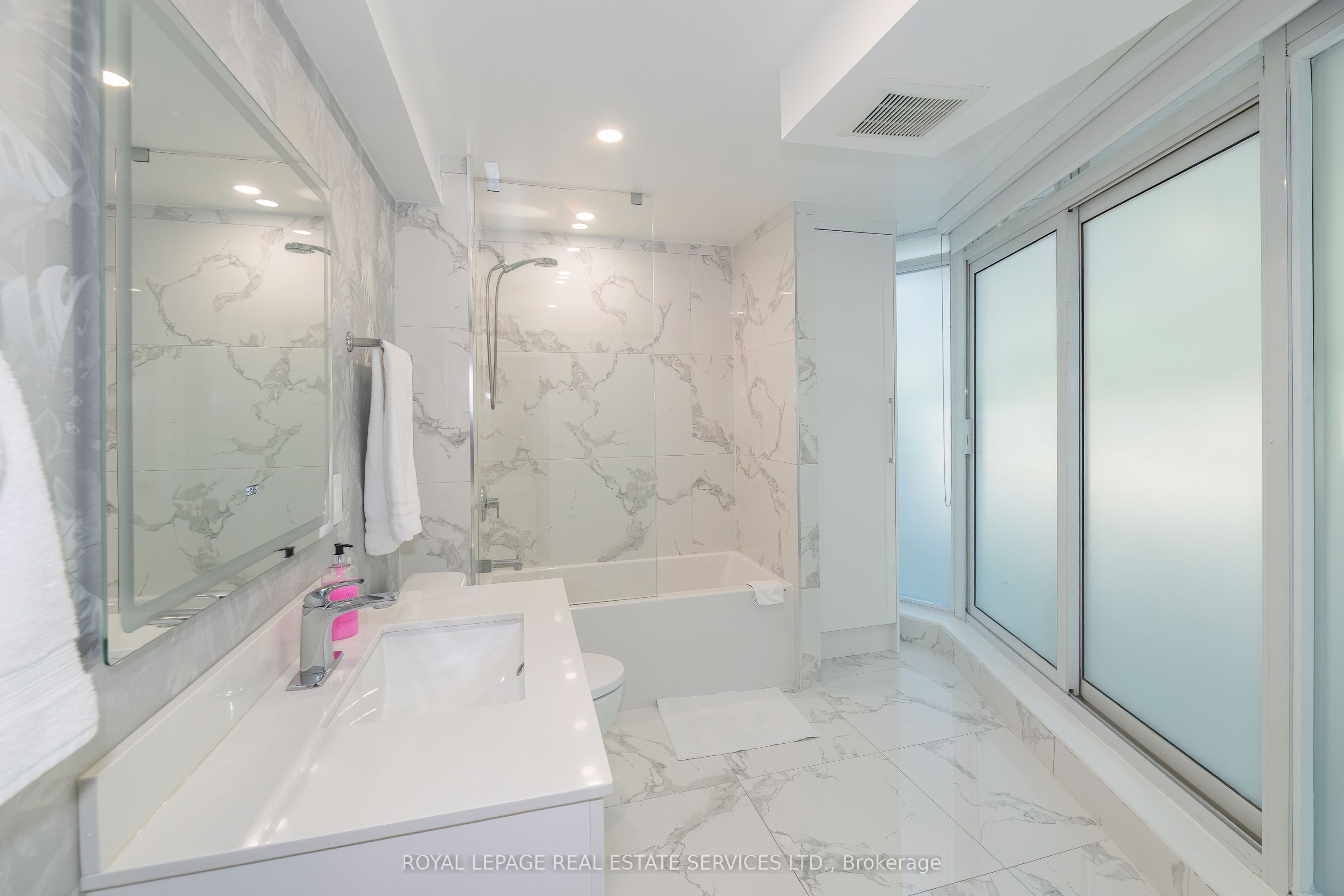 550 Queens Quay W 707 Property Photo 38