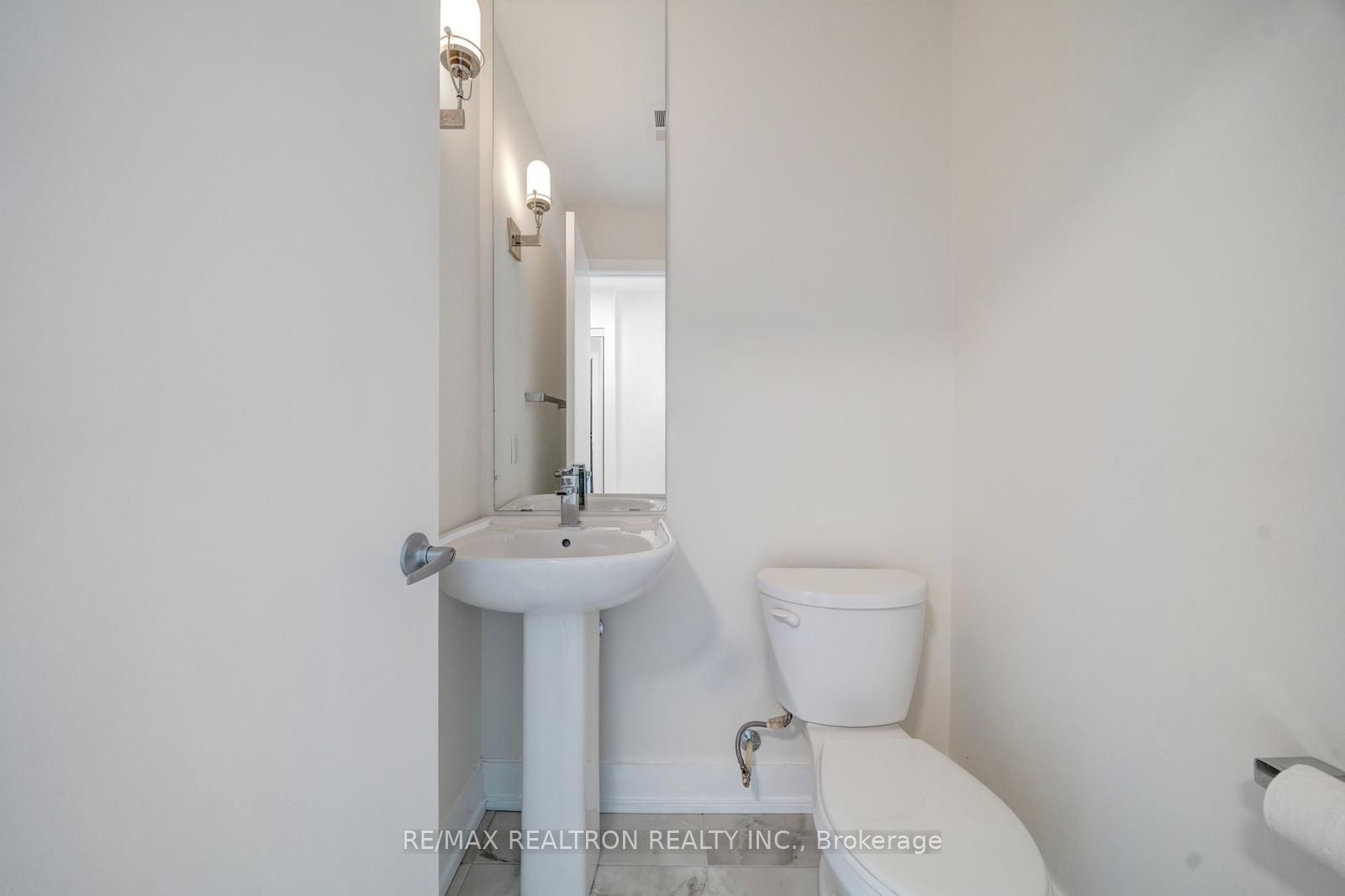 75 The Donway W 103 Property Photo 19