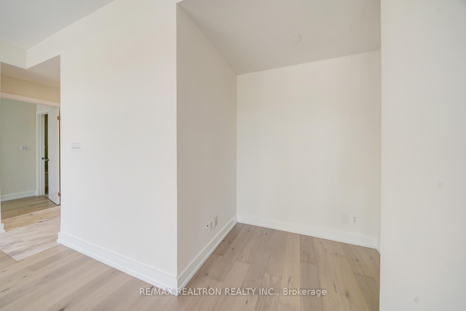 75 The Donway W 103 Property Photo 28