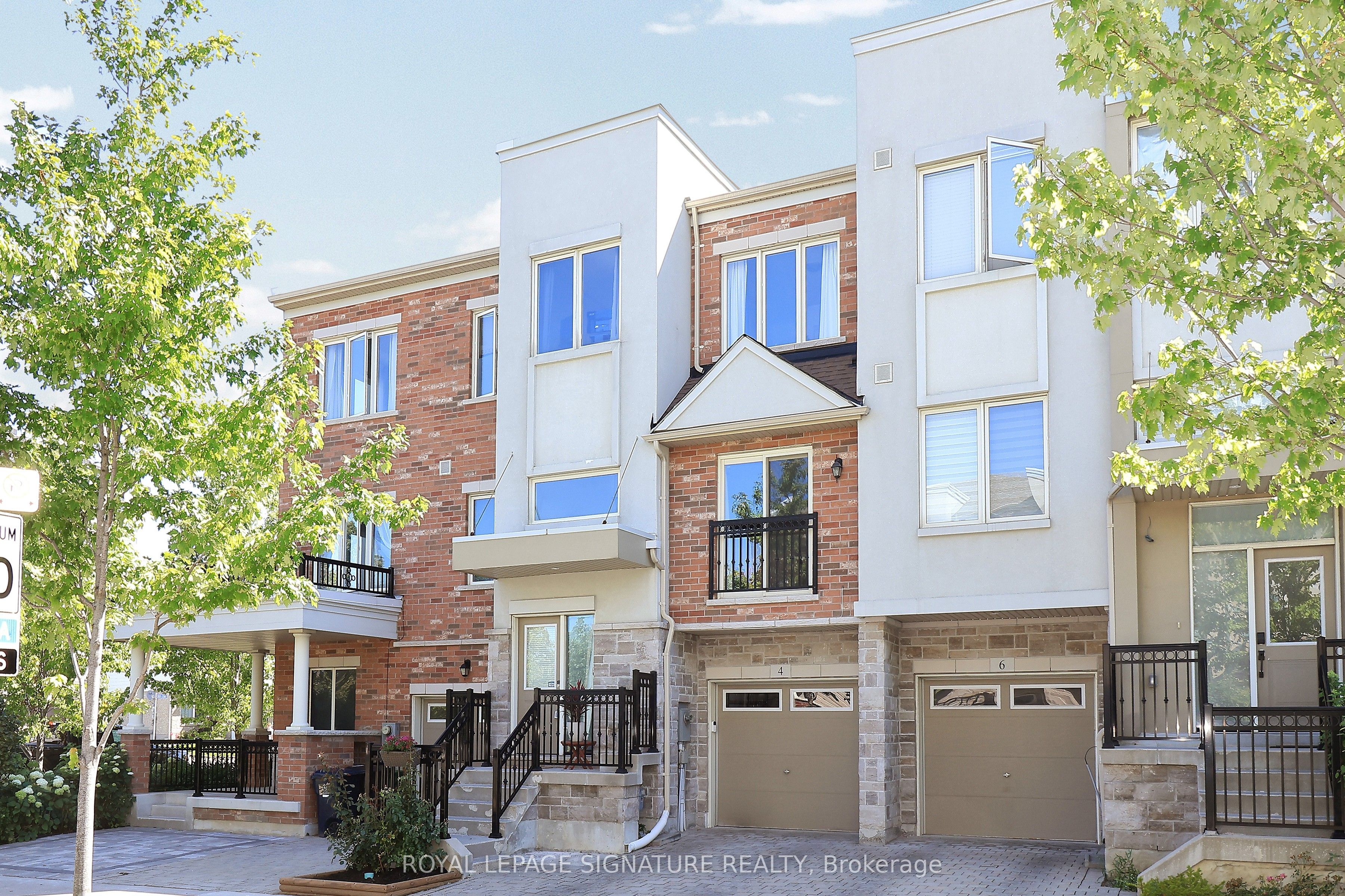 4 Coneflower Crescent Property Photo 1