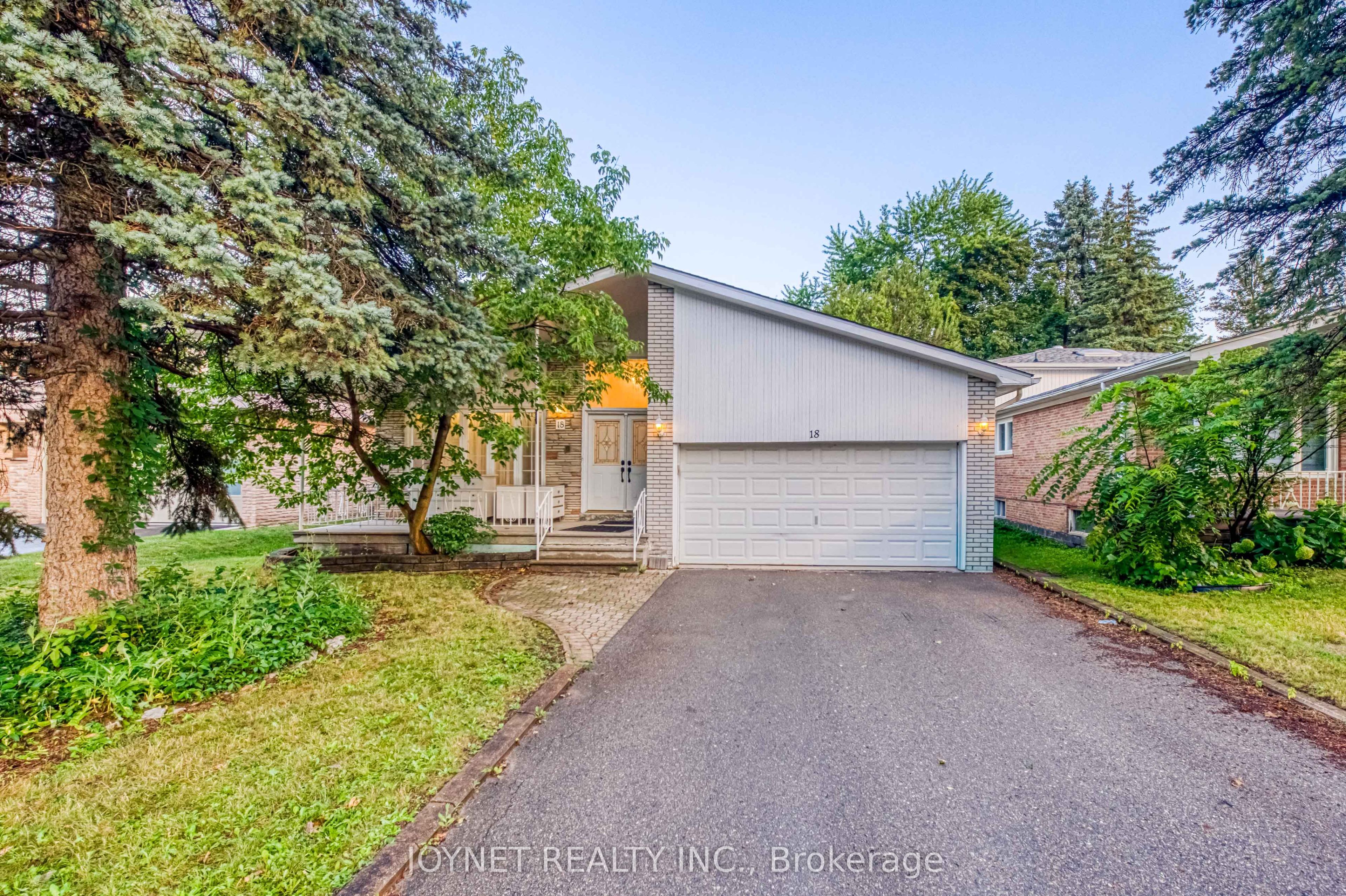 18 Bruce Farm Drive Property Photo 1