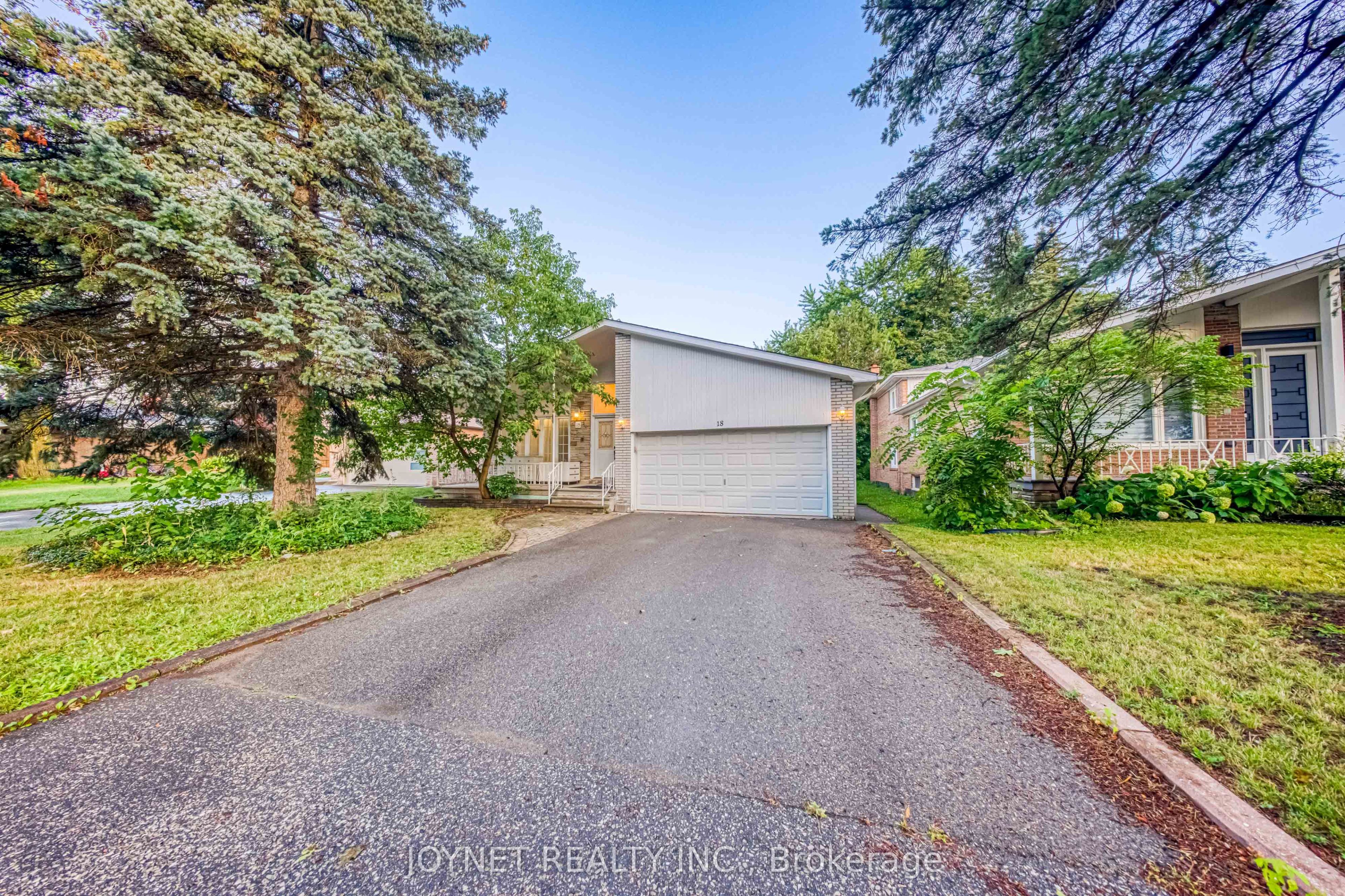 18 Bruce Farm Drive Property Photo 2