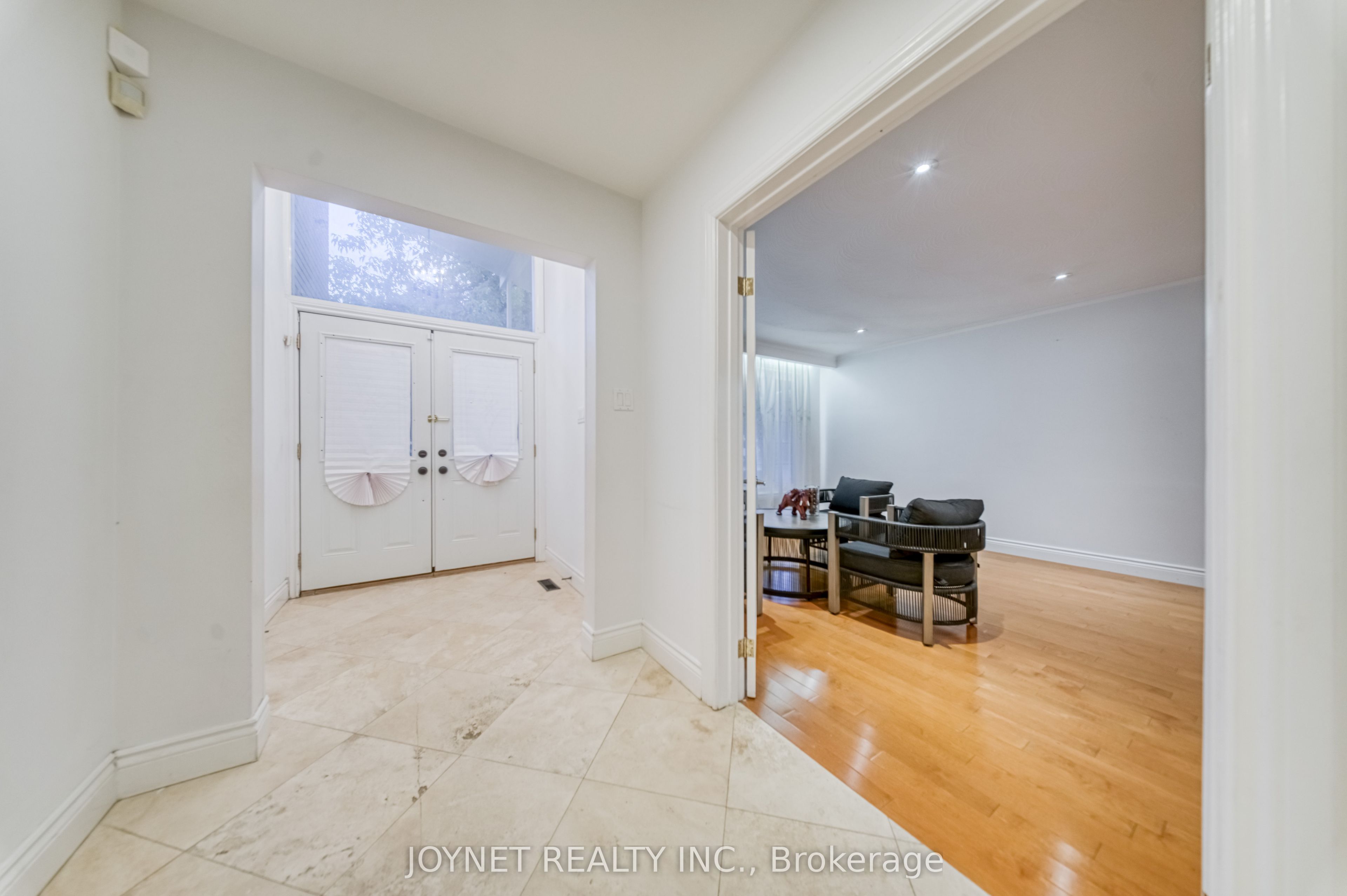 18 Bruce Farm Drive Property Photo 3