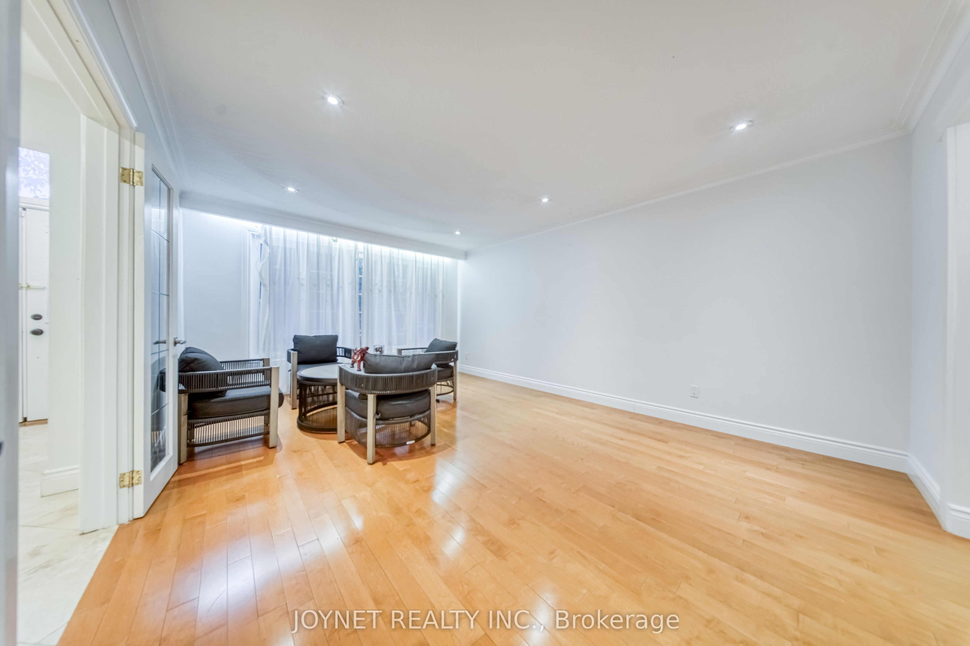 18 Bruce Farm Drive Property Photo 5