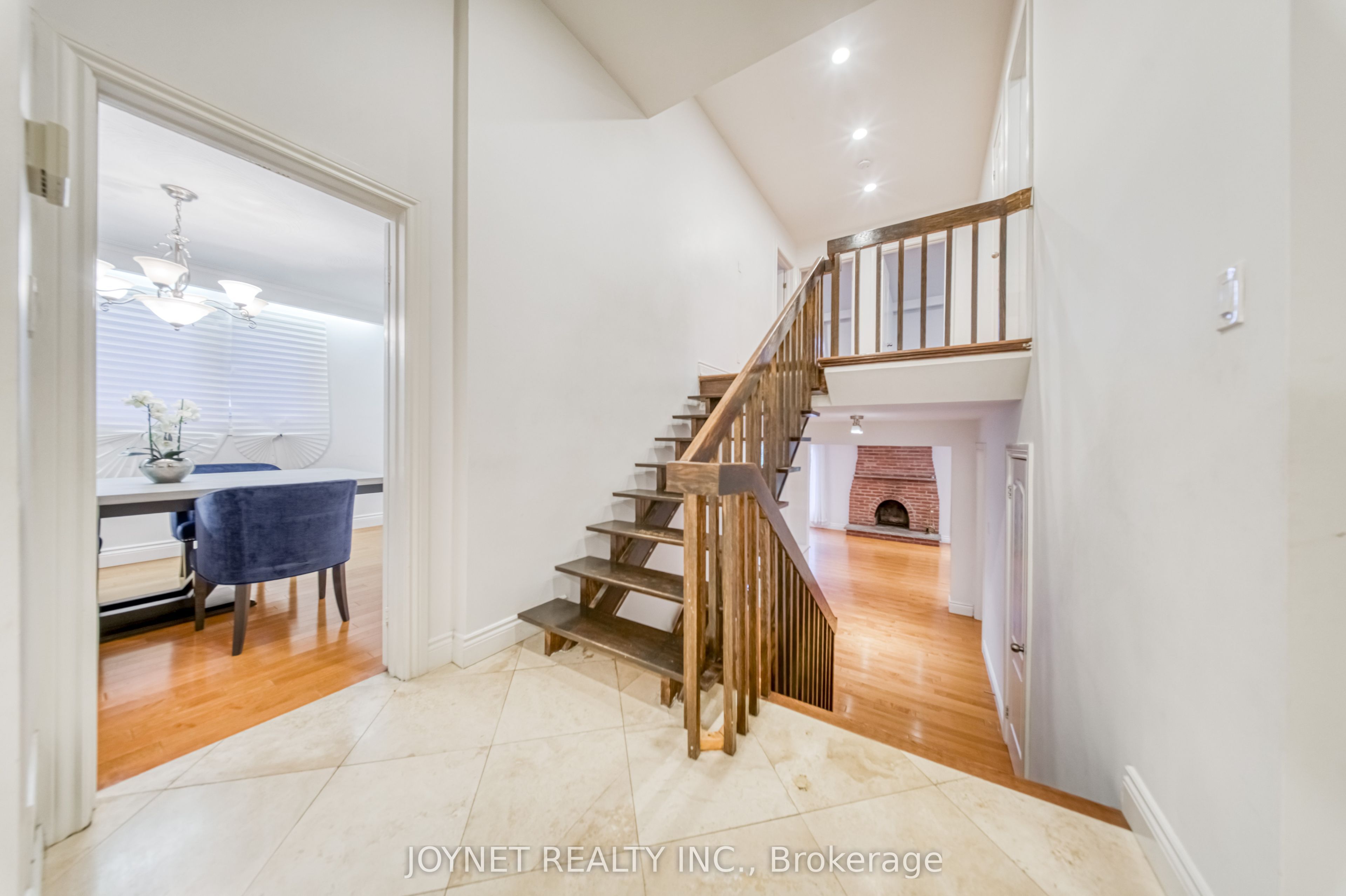 18 Bruce Farm Drive Property Photo 9