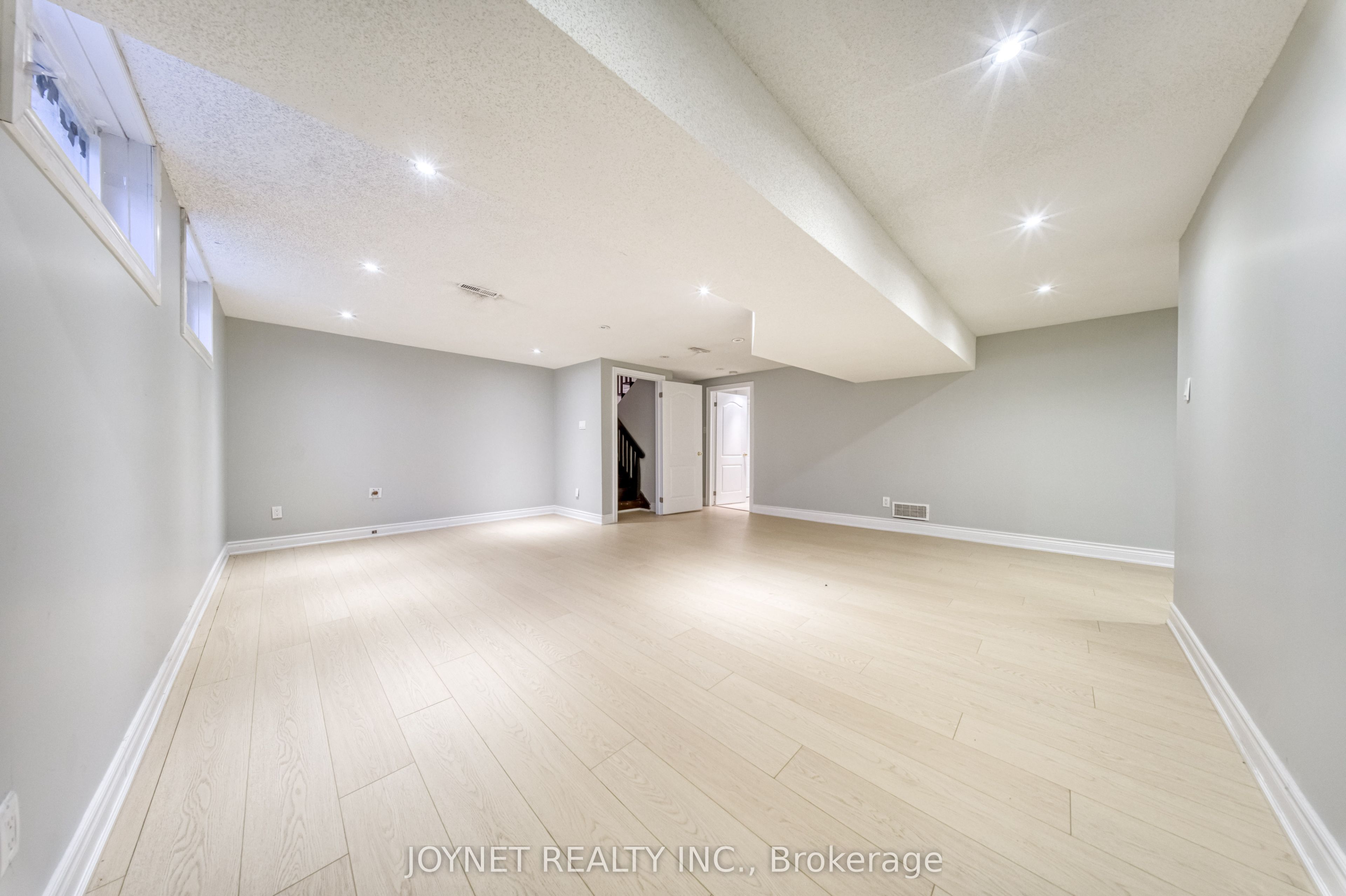 18 Bruce Farm Drive Property Photo 32