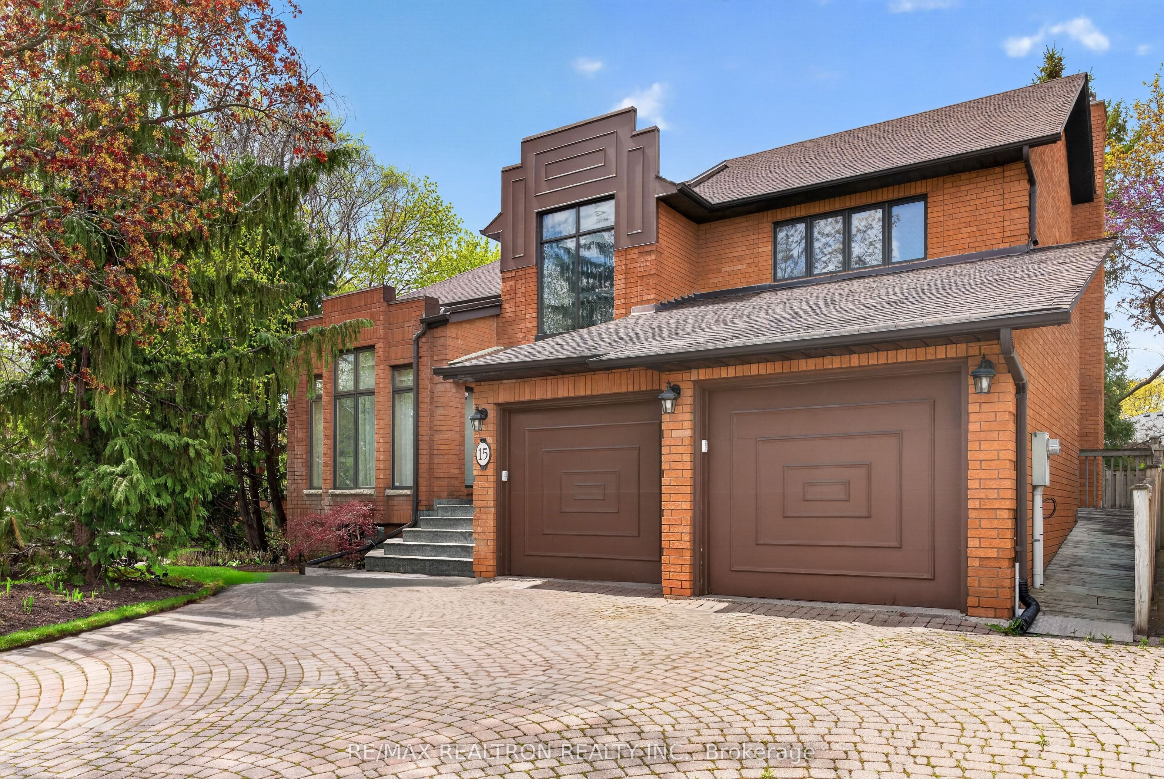 15 Sunforest Court Property Photo 8