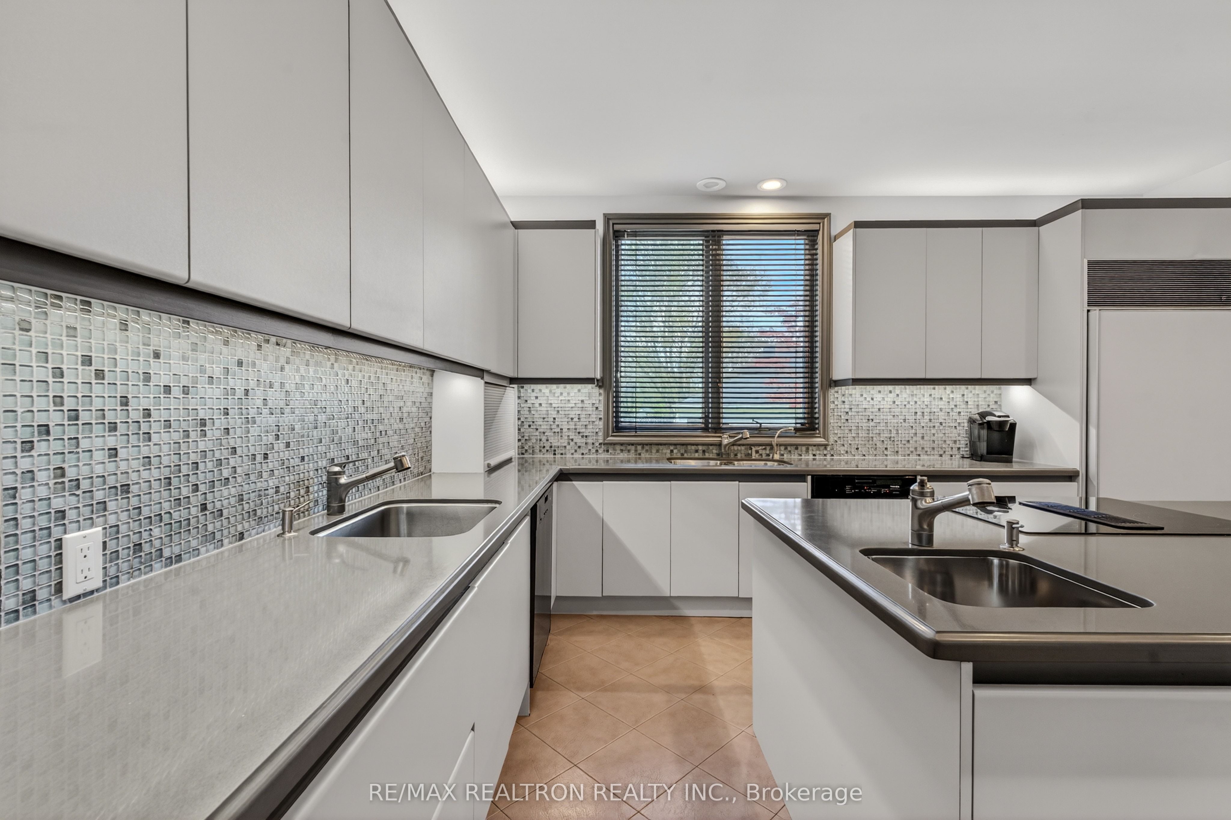 15 Sunforest Court Property Photo 28