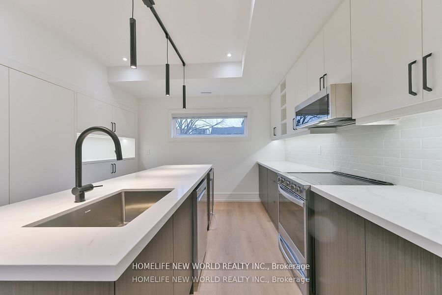 995 Dufferin Street Laneway Property Photo 6