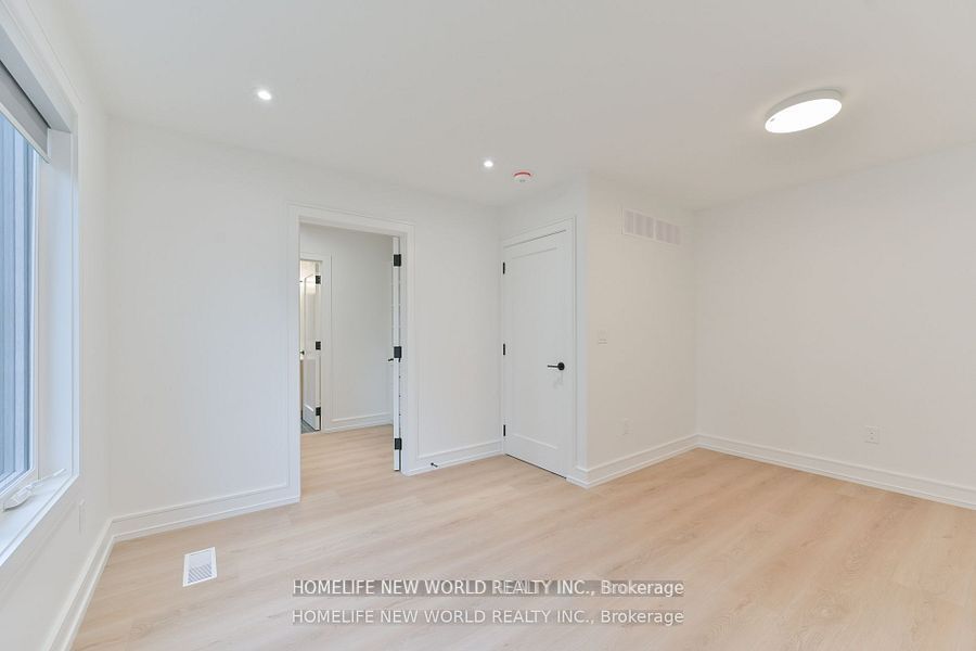 995 Dufferin Street Laneway Property Photo 16