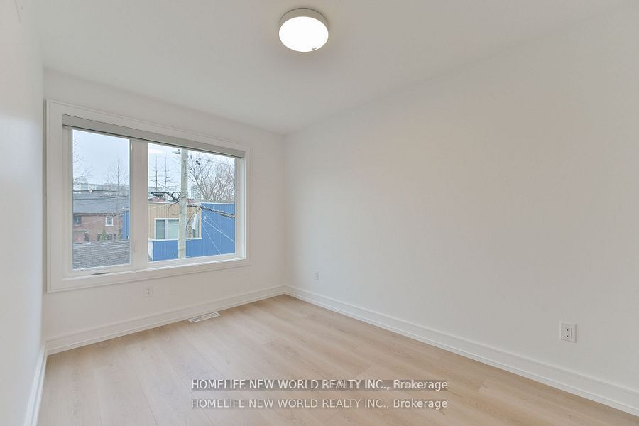 995 Dufferin Street Laneway Property Photo 20