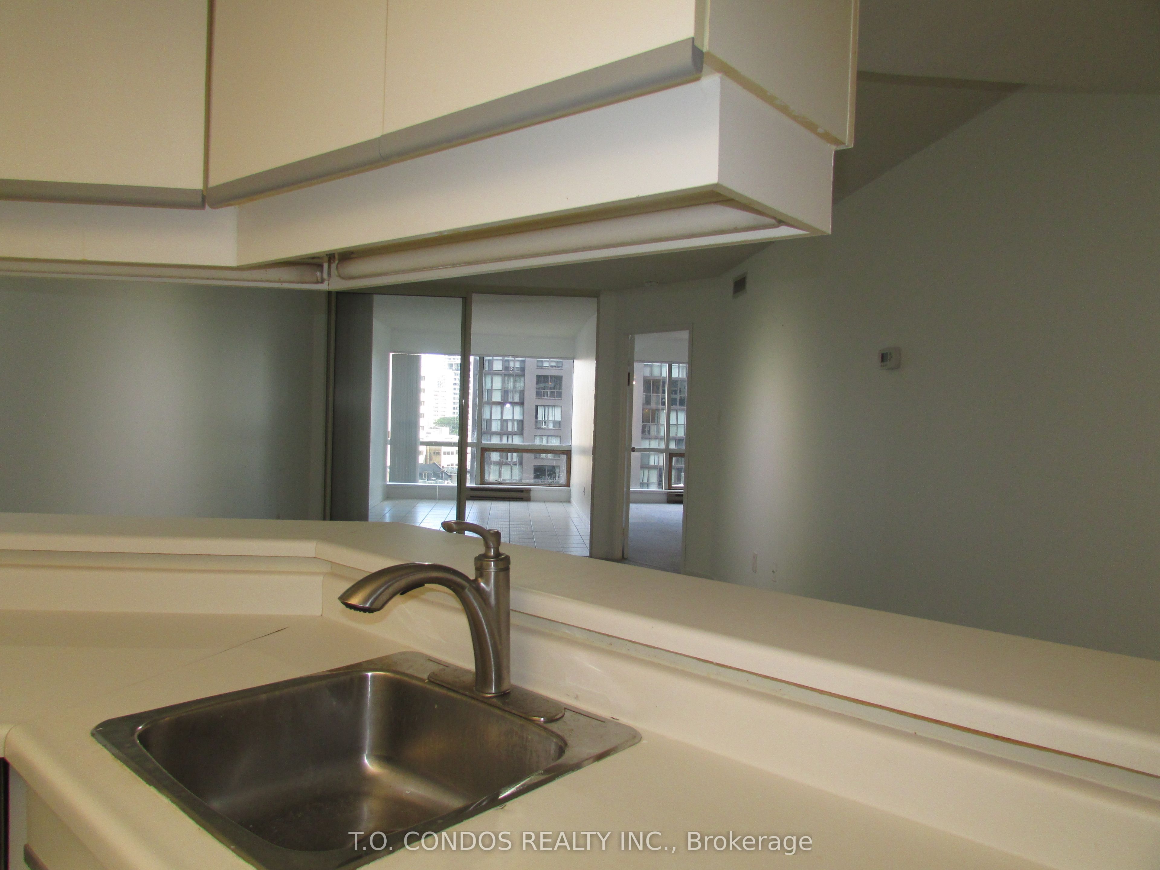 1001 Bay Street 809 Property Photo 7