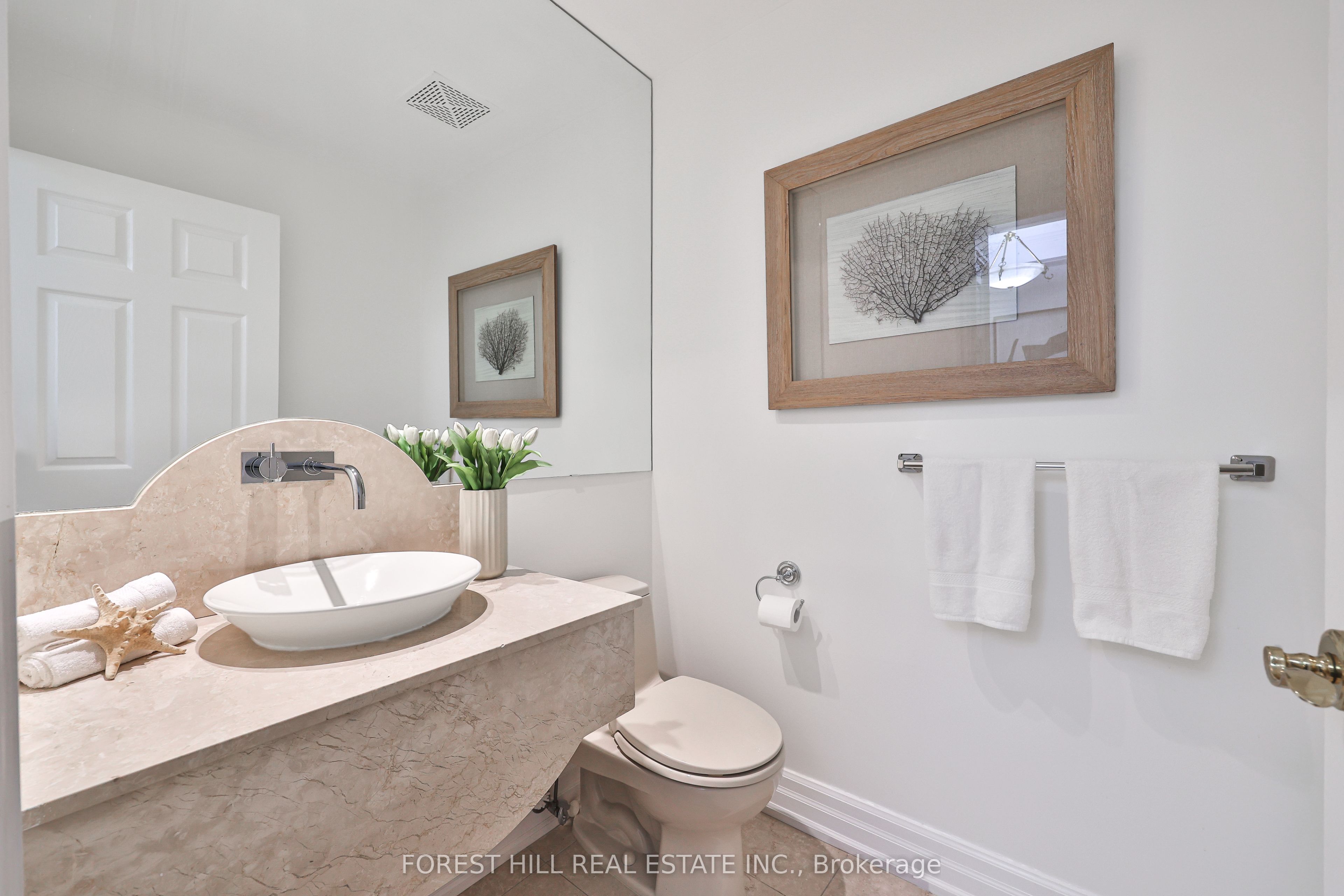 38 Avenue Road 305 Property Photo 26