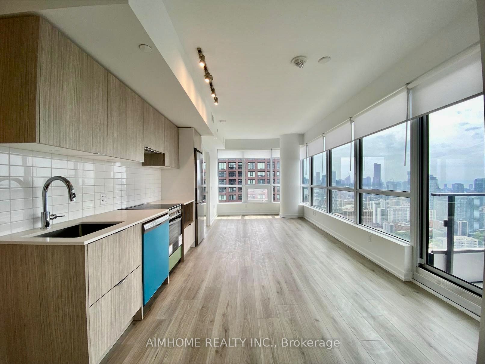 395 Bloor Street E 4902 Property Photo 3