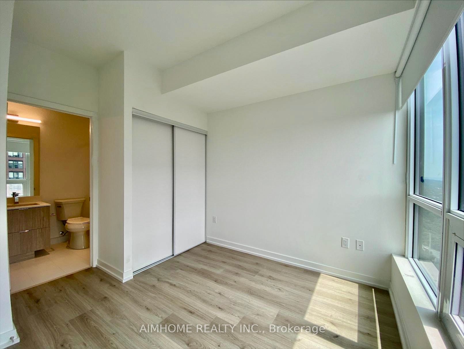 395 Bloor Street E 4902 Property Photo 6