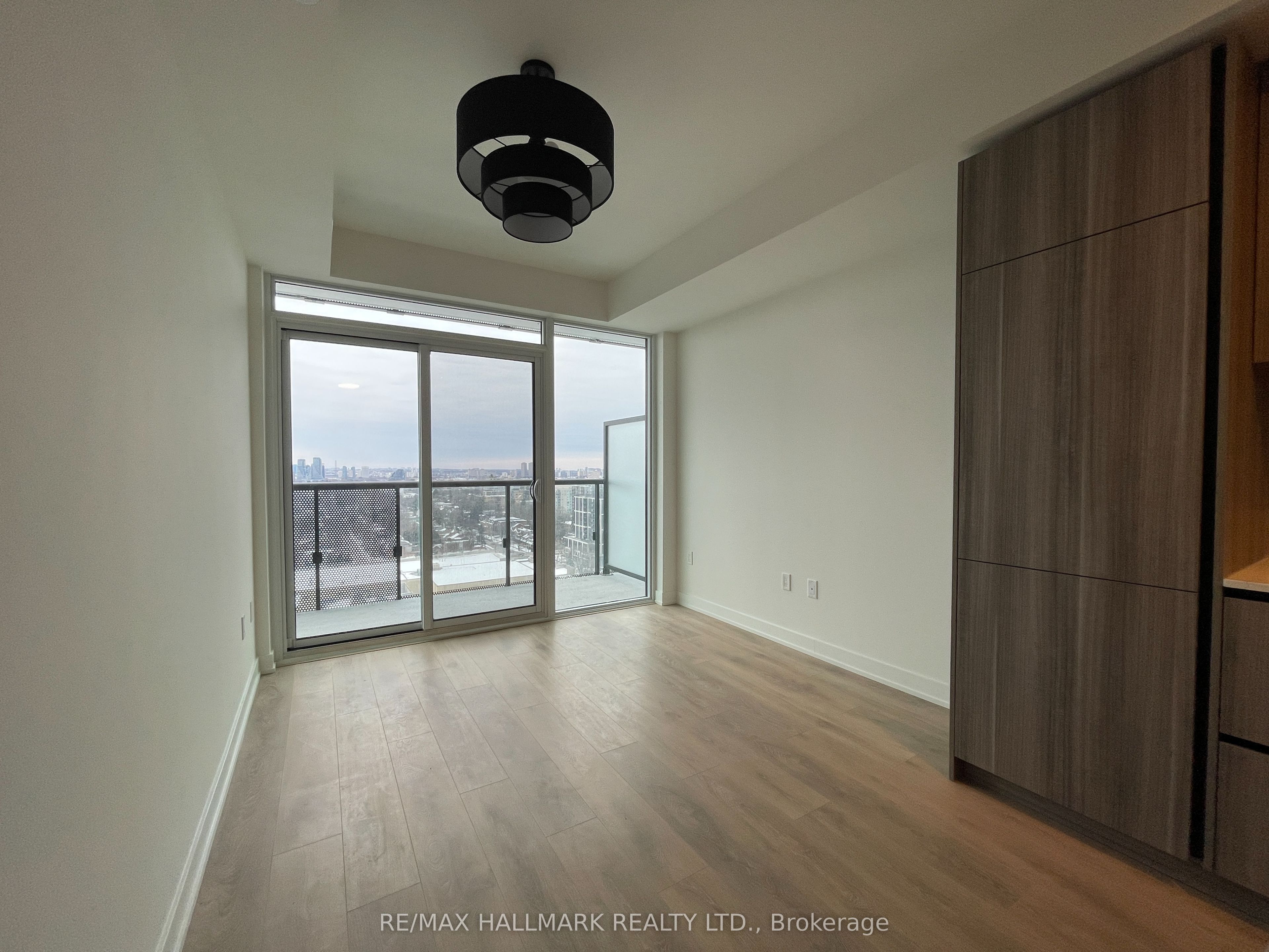 127 Broadway Avenue 1810 Property Photo 4