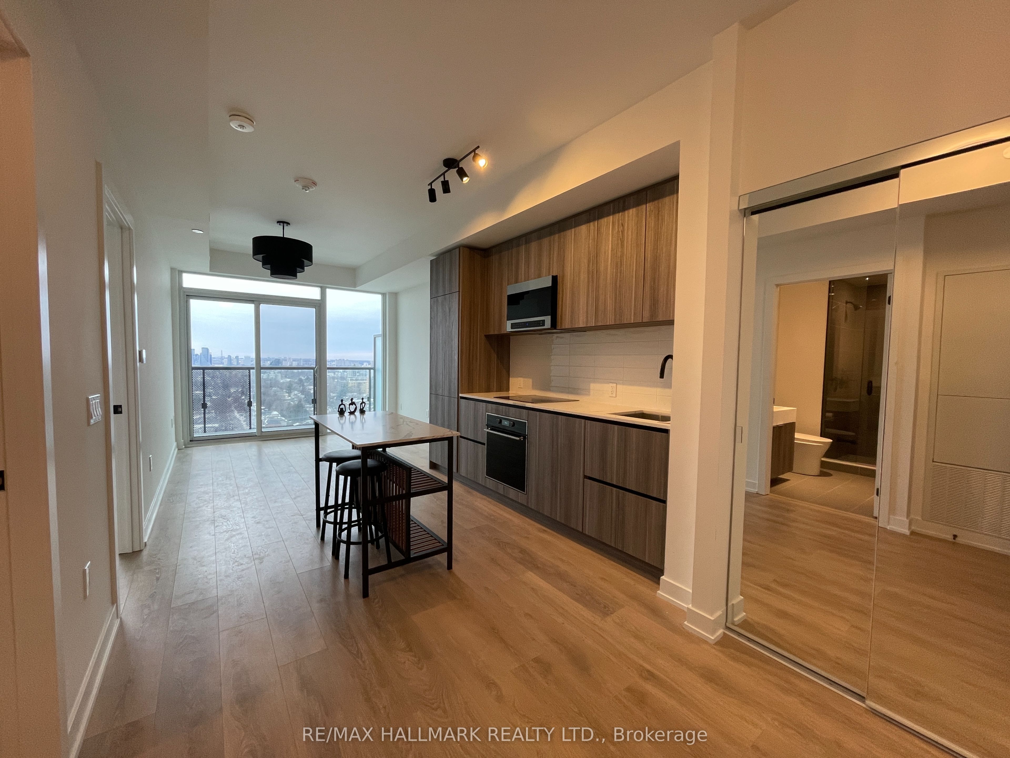 127 Broadway Avenue 1810 Property Photo 7