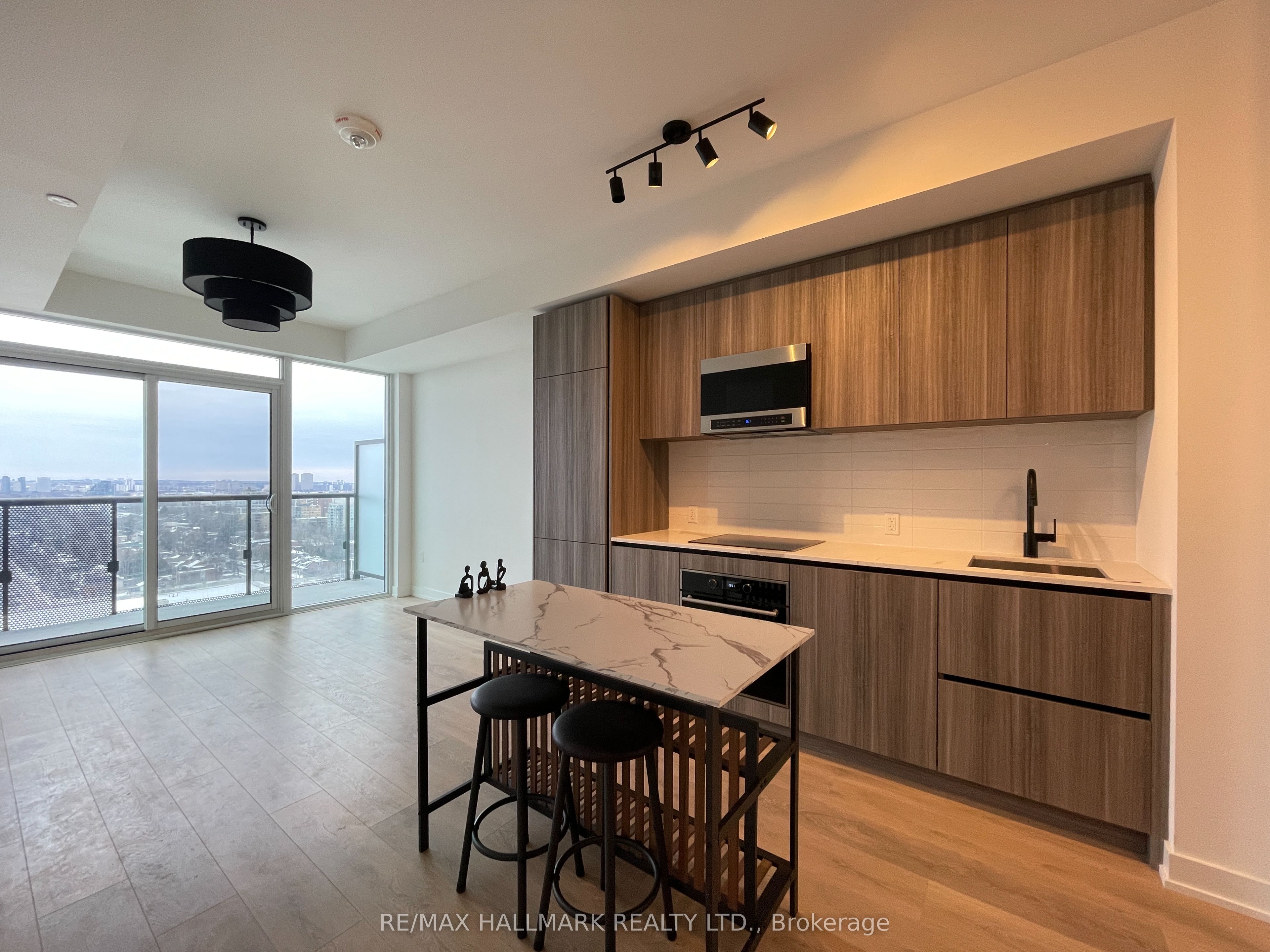 127 Broadway Avenue 1810 Property Photo 8
