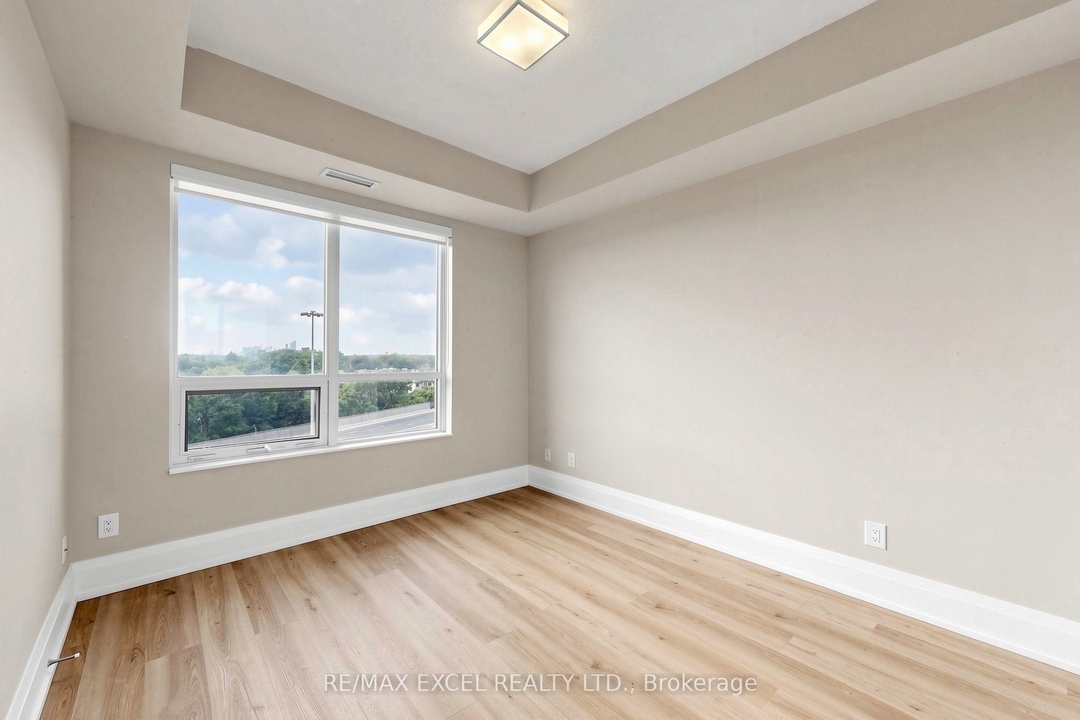 120 Harrison Garden Boulevard 906 Property Photo 10