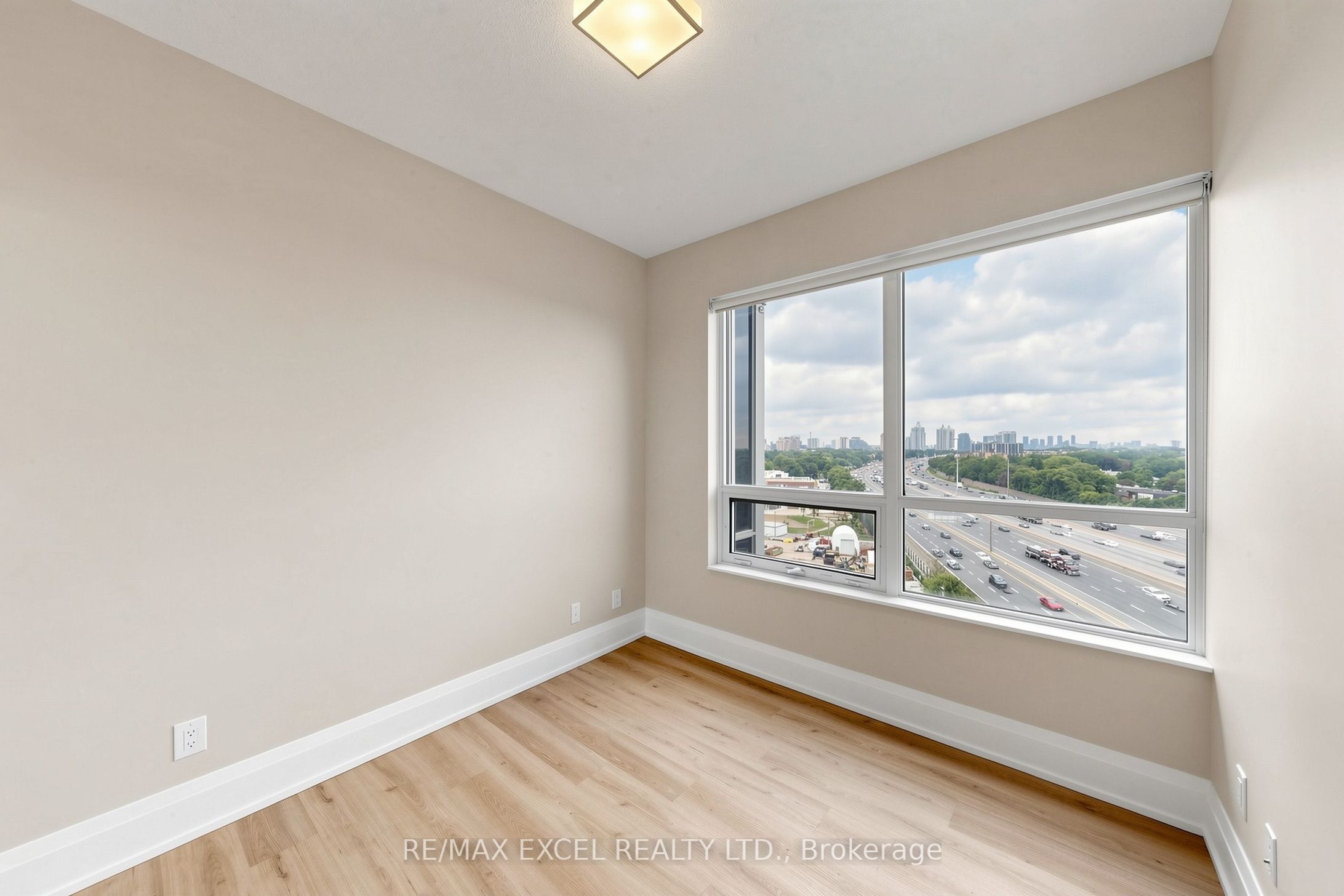 120 Harrison Garden Boulevard 906 Property Photo 12