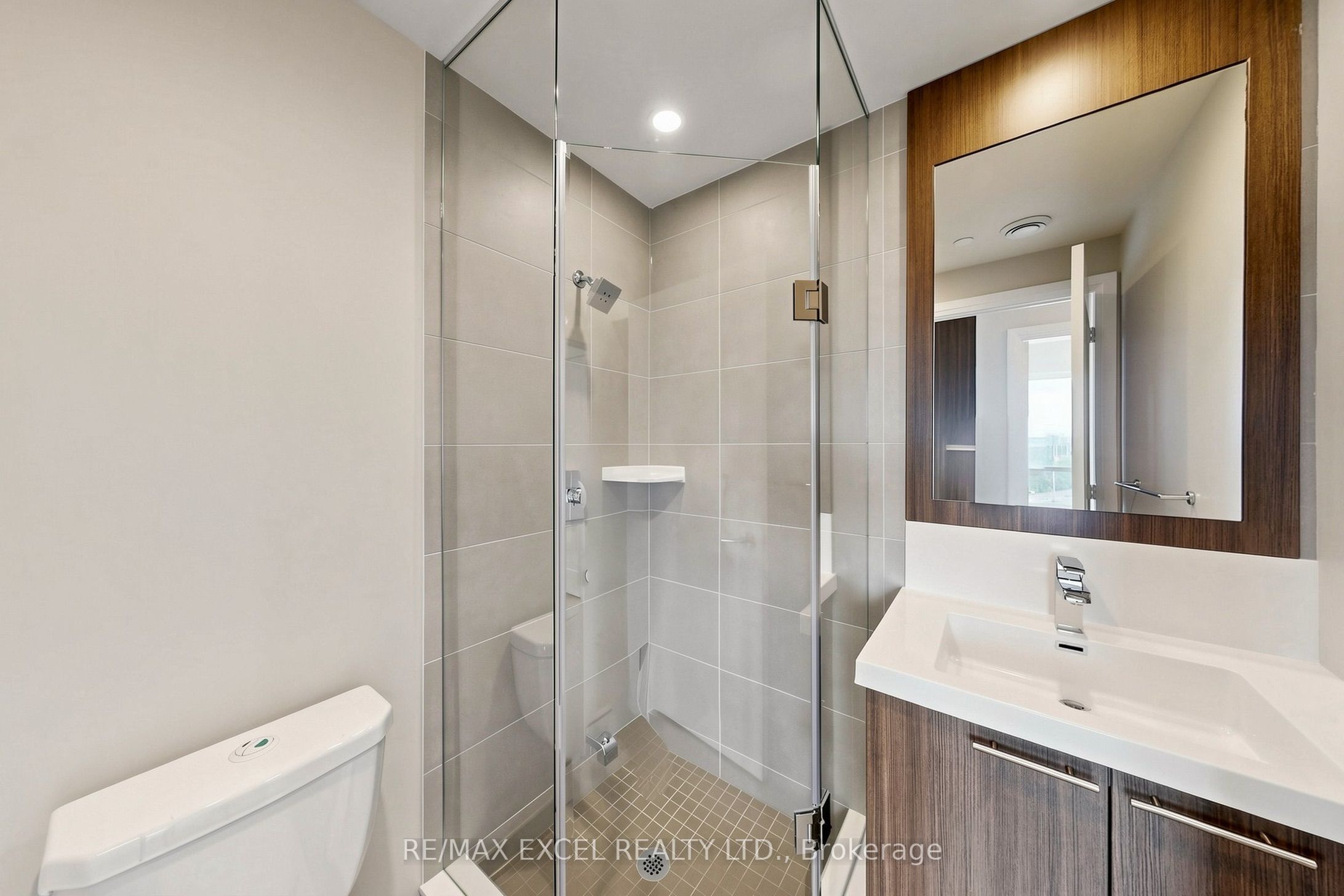 120 Harrison Garden Boulevard 906 Property Photo 13