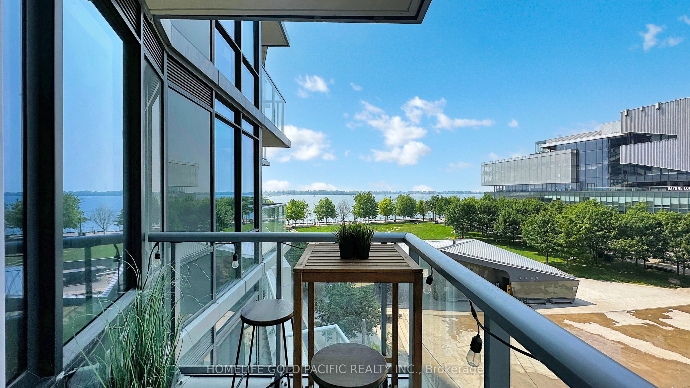 15 Merchants Wharf 438 Property Photo 8