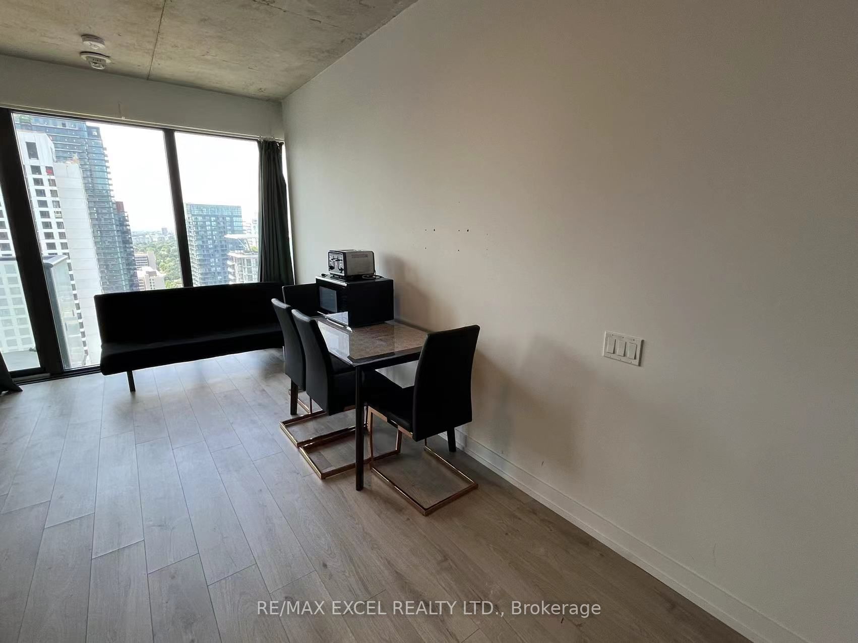 161 Roehampton Avenue 3702 Property Photo 7