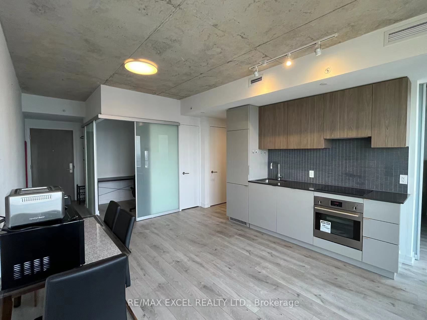 161 Roehampton Avenue 3702 Property Photo 10