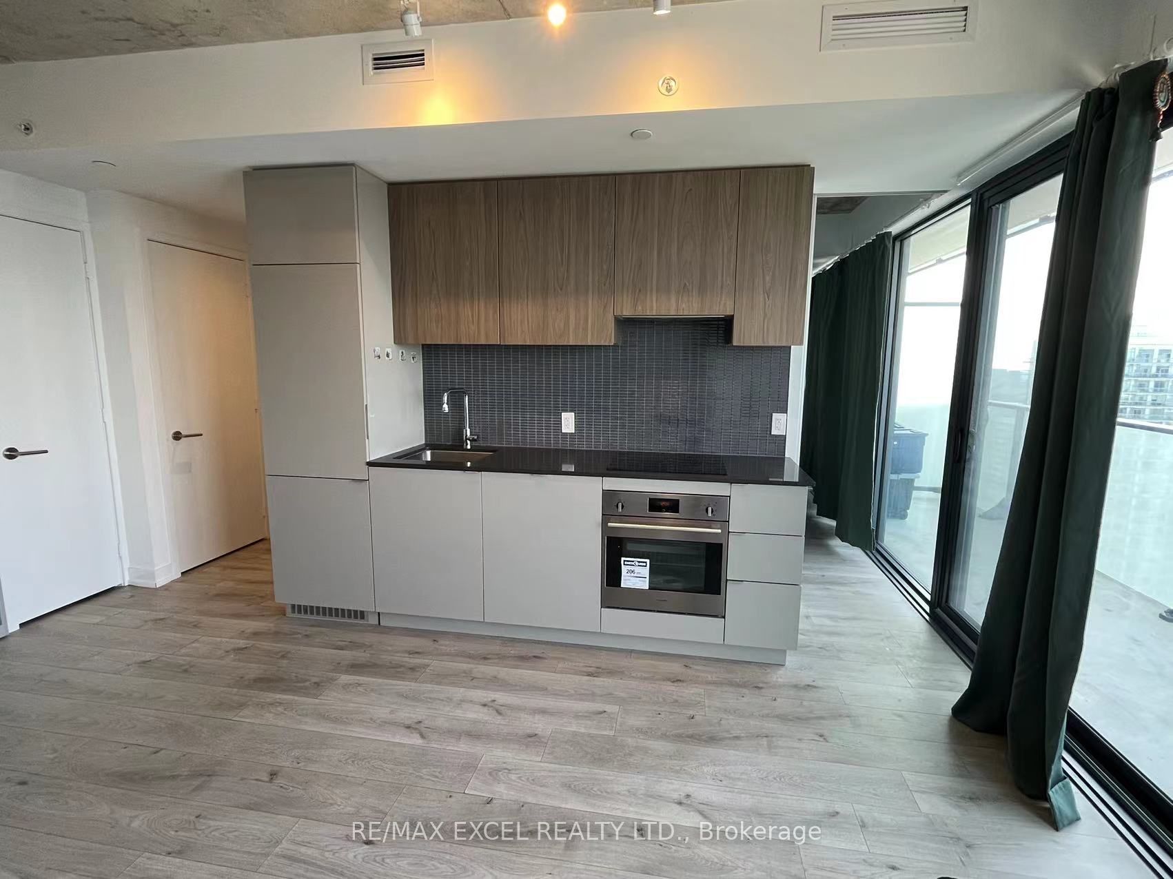 161 Roehampton Avenue 3702 Property Photo 11